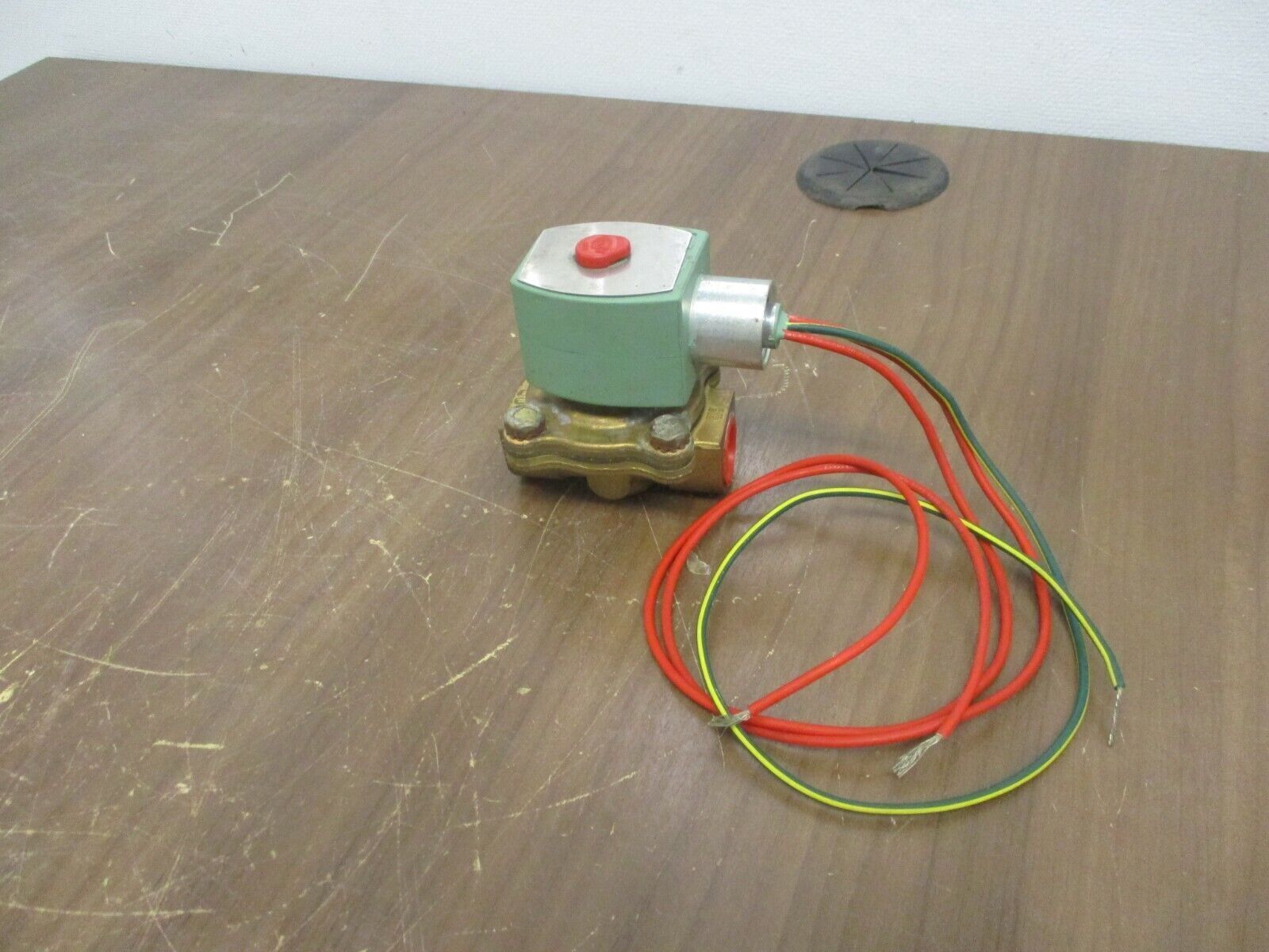 ASCO Red-Hat Solenoid Valve 8210G002 5-135PSI Used