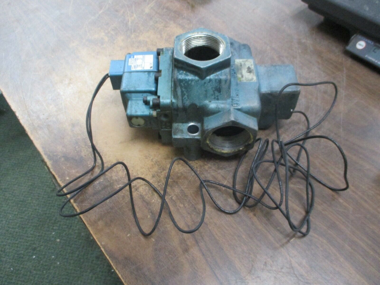 MAC Solenoid w/ Valve 250B-111CABA 110/120V 50/60Hz 24VDC 25-150PSI Used