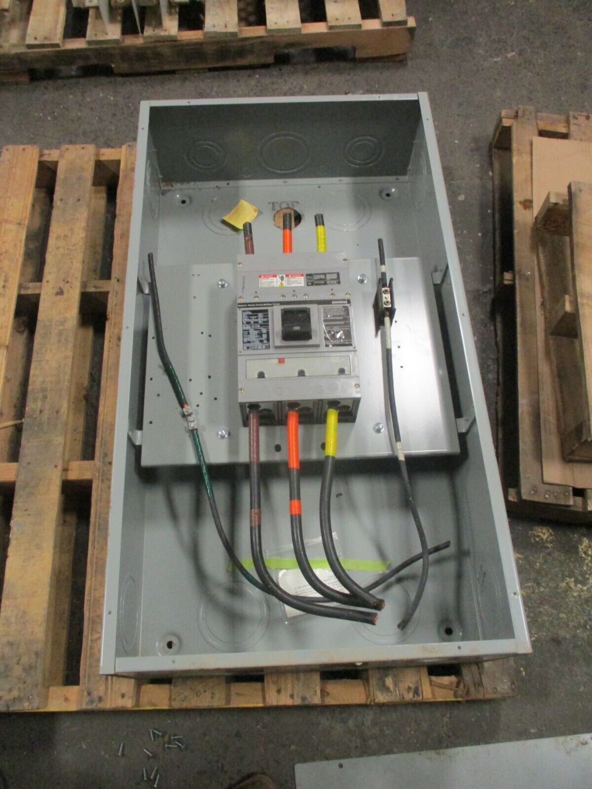 Siemens Enclosed Circuit Breaker HJD63F400 225A 600V 3P