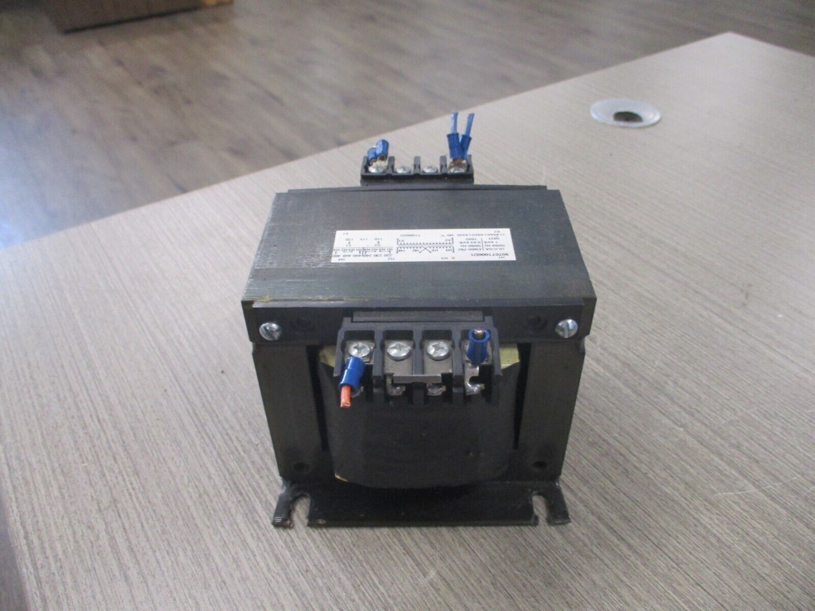 Square D Transformer 9070T1000D1 1KVA Pri:240/480 Sec: 120V Used