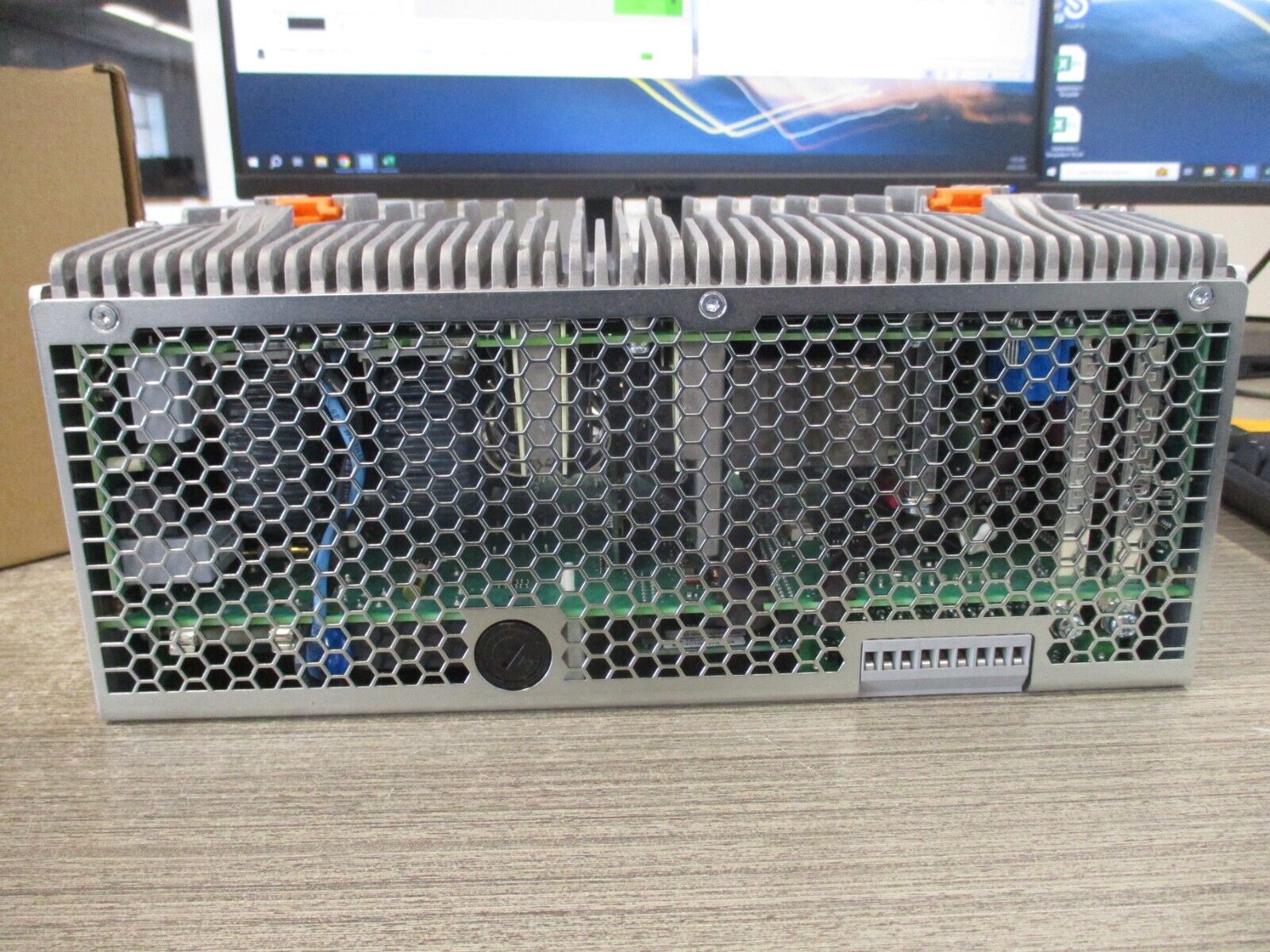 Phoenix Contact UPS 2320283 QUINT4-UPS/1AC/1AC/1KVA V/C:04 *New Surplus*