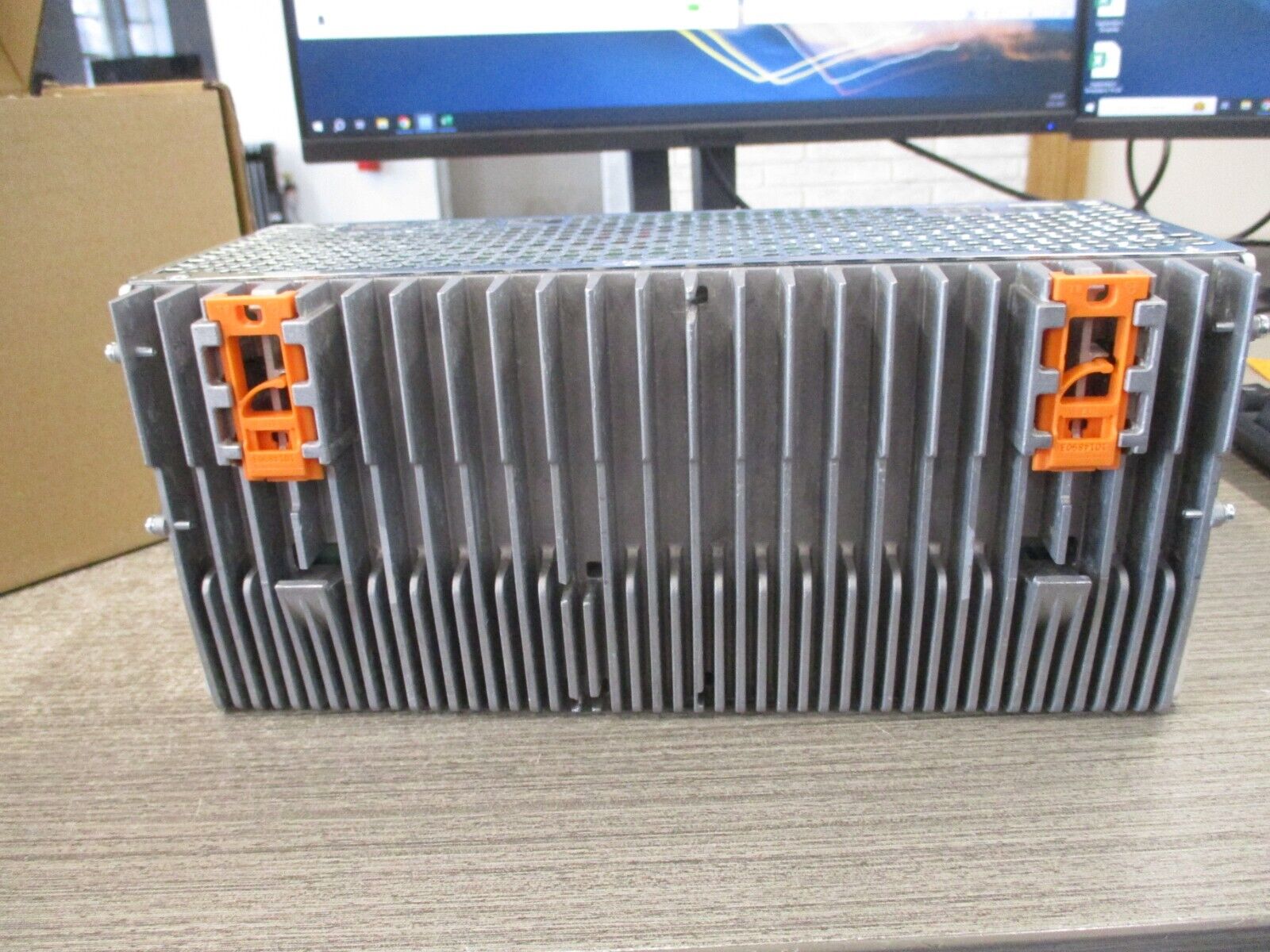 Phoenix Contact UPS 2320283 QUINT4-UPS/1AC/1AC/1KVA V/C:04 *New Surplus*