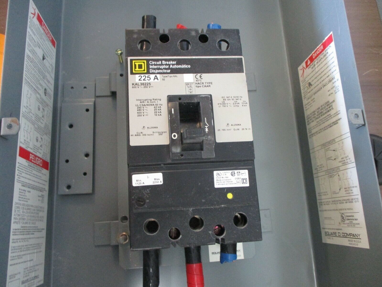 Square D Enclosed Circuit Breaker KAL36225 225A 600V Type 1 Enclosure Used