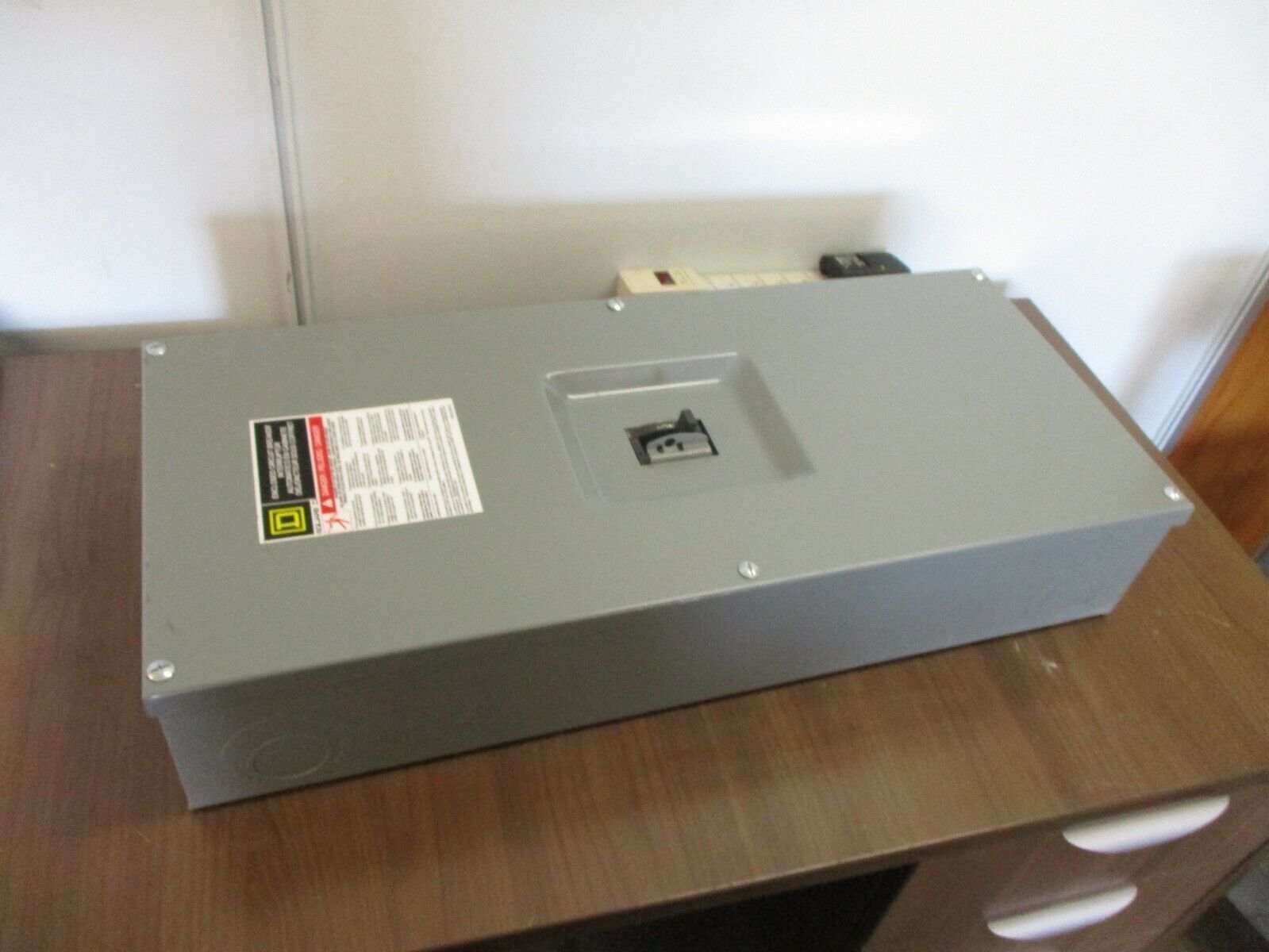 Square D Enclosed Circuit Breaker KAL36225 225A 600V Type 1 Enclosure Used