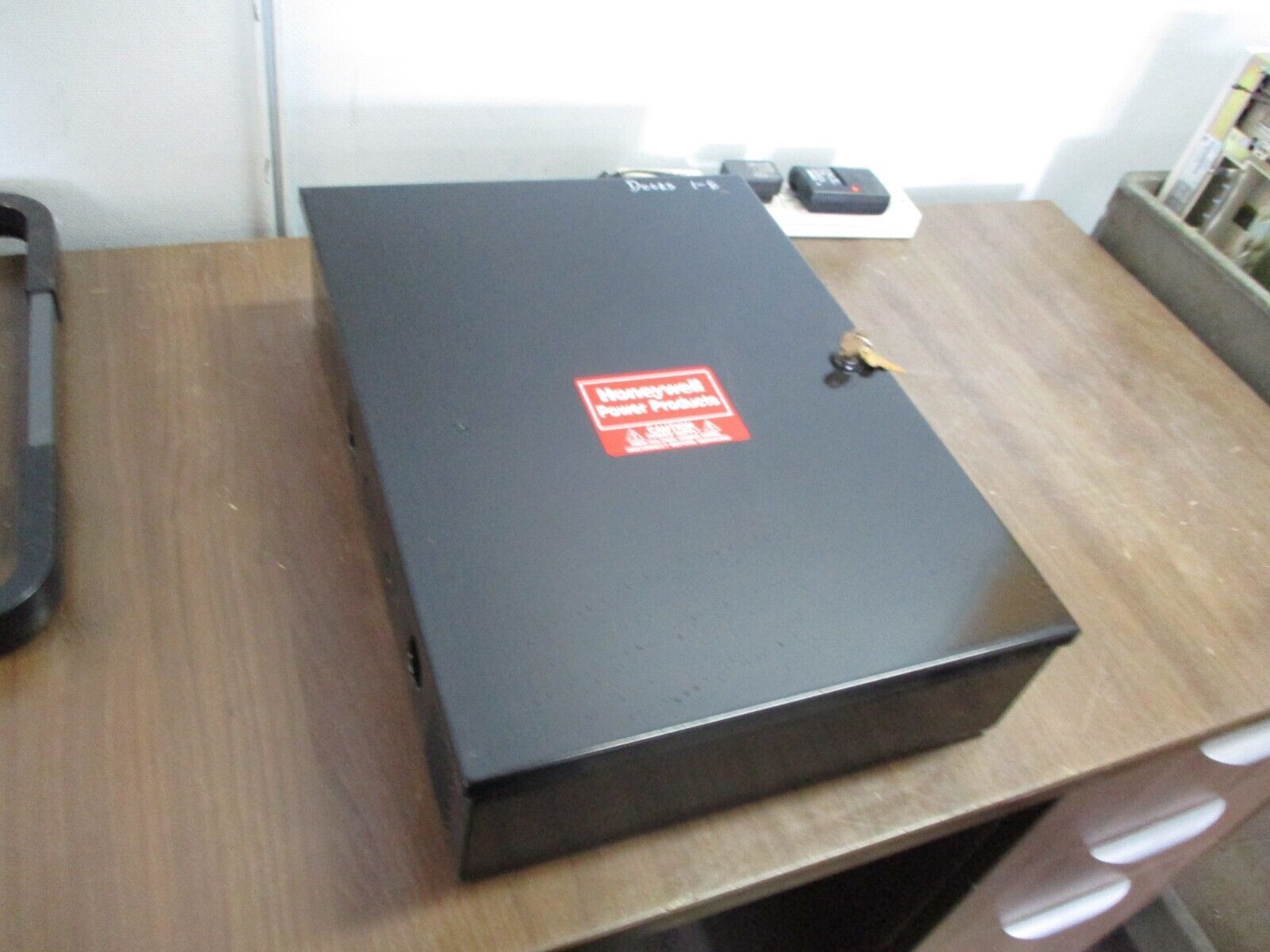 Honeywell Power Supply HP600ULACM8 12/24VDC *No Batteries* Used