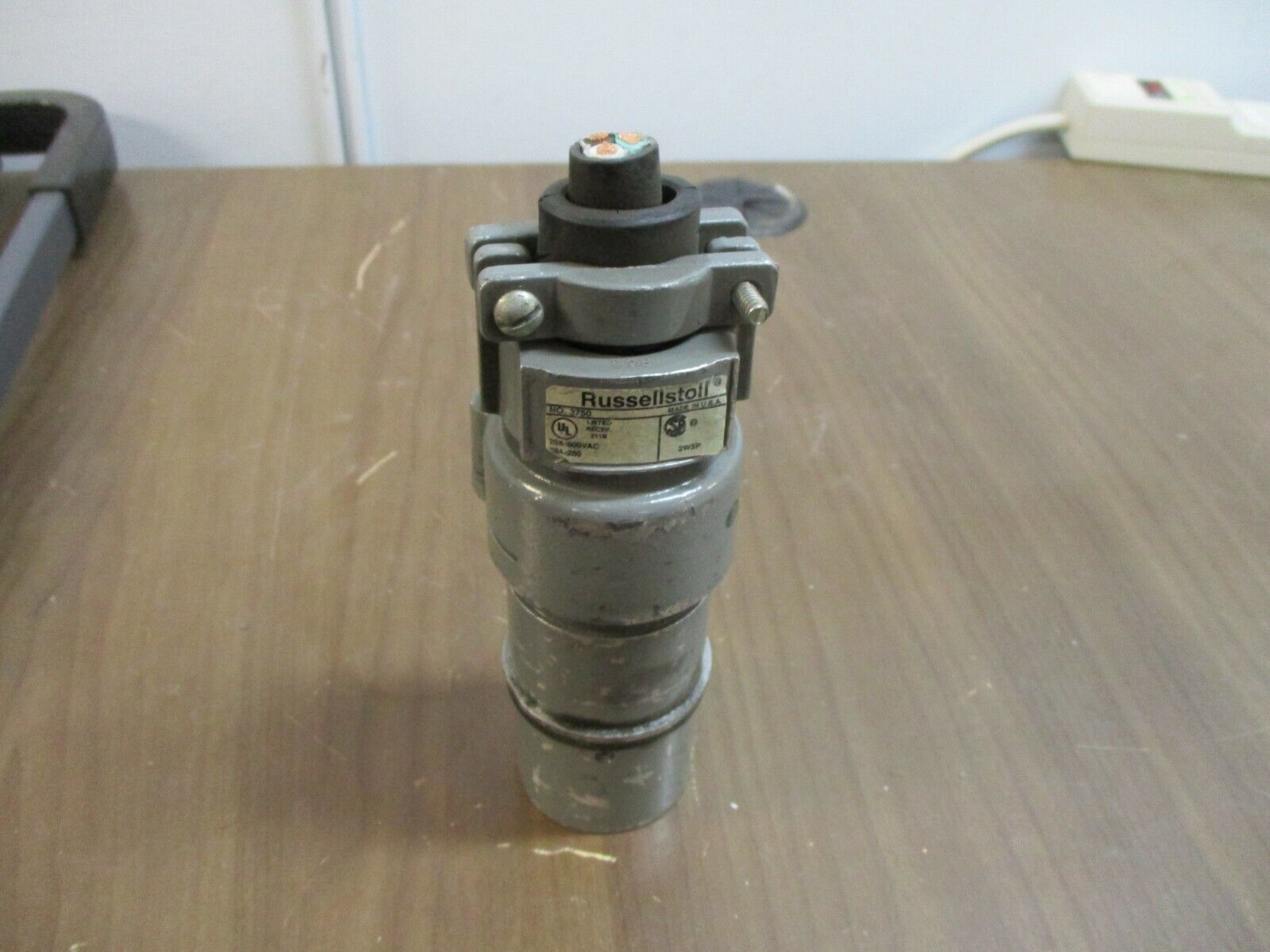 RussellStoll Plug 3750 20A @ 600V 30A @ 250V 2W 3P Used