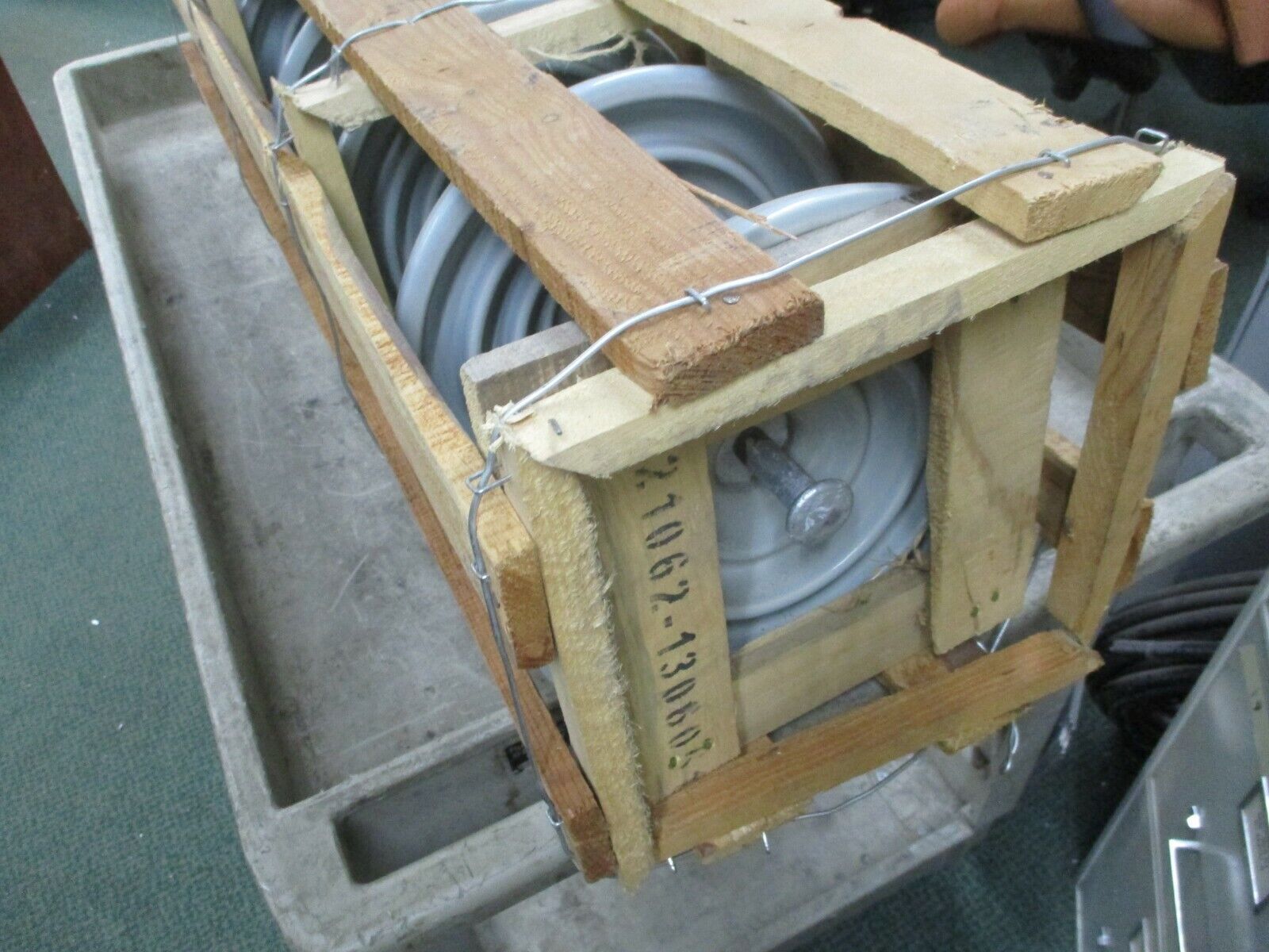 China Insulators LLC Arrester 21062-1306051 New Surplus