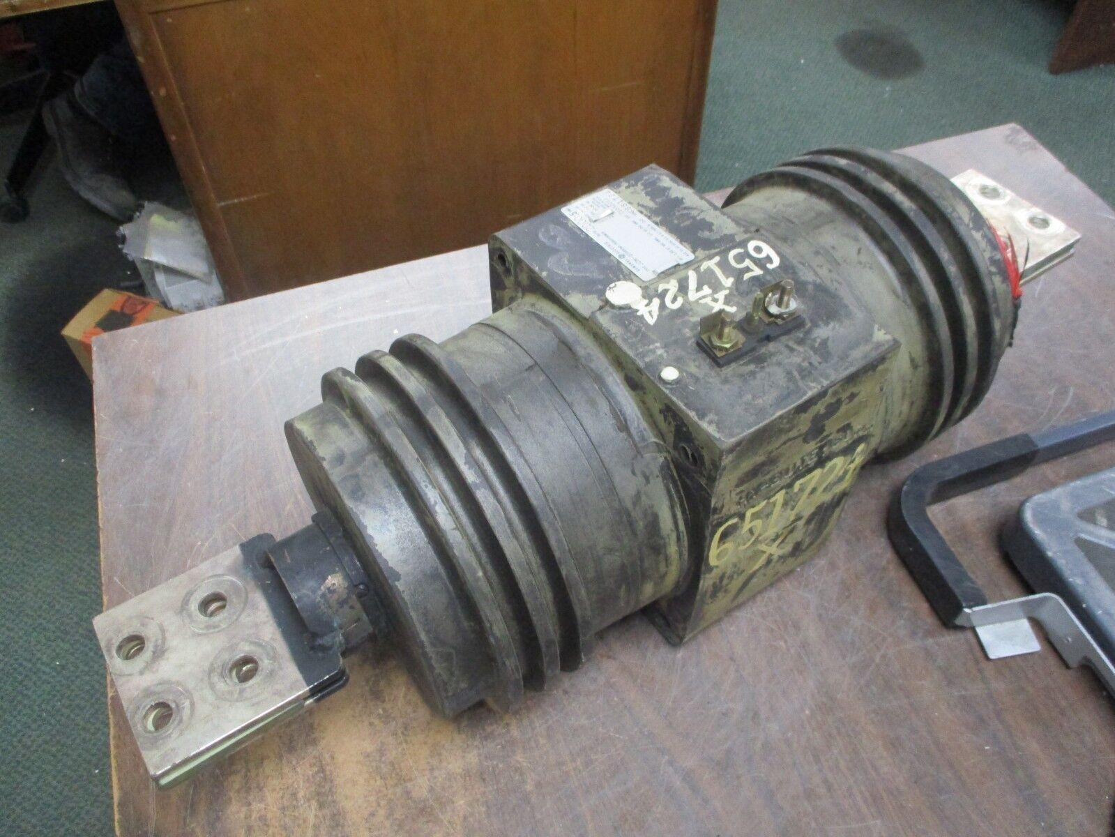 GE Type JCM-5 Current Transformer 755X20G5 Ratio 2000:5A 50-60Hz 110KV BIL Used