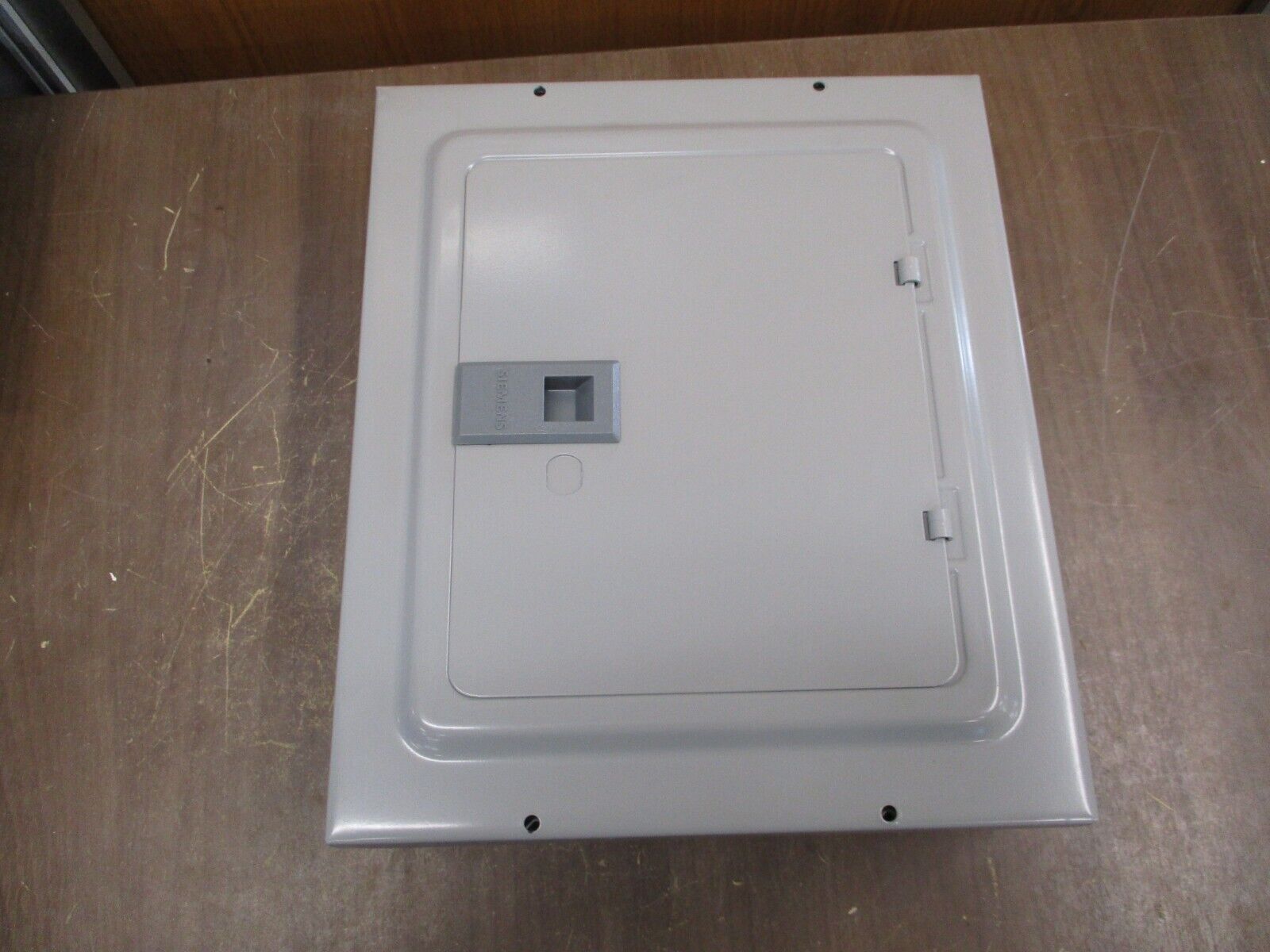 Siemens Main Lug Load Center E0816MLL25SCU 125A 120/240V 8-Space New Surplus