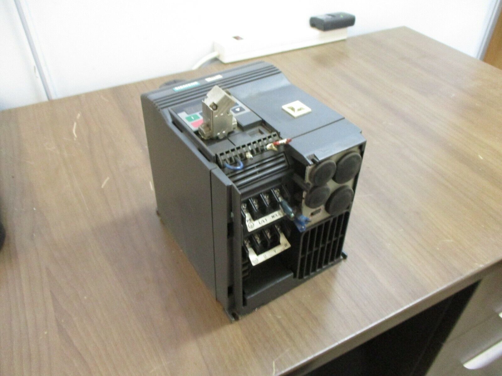 Siemens Micromaster AC Drive 6SE9215-8DB40 3HP 3Ph Used