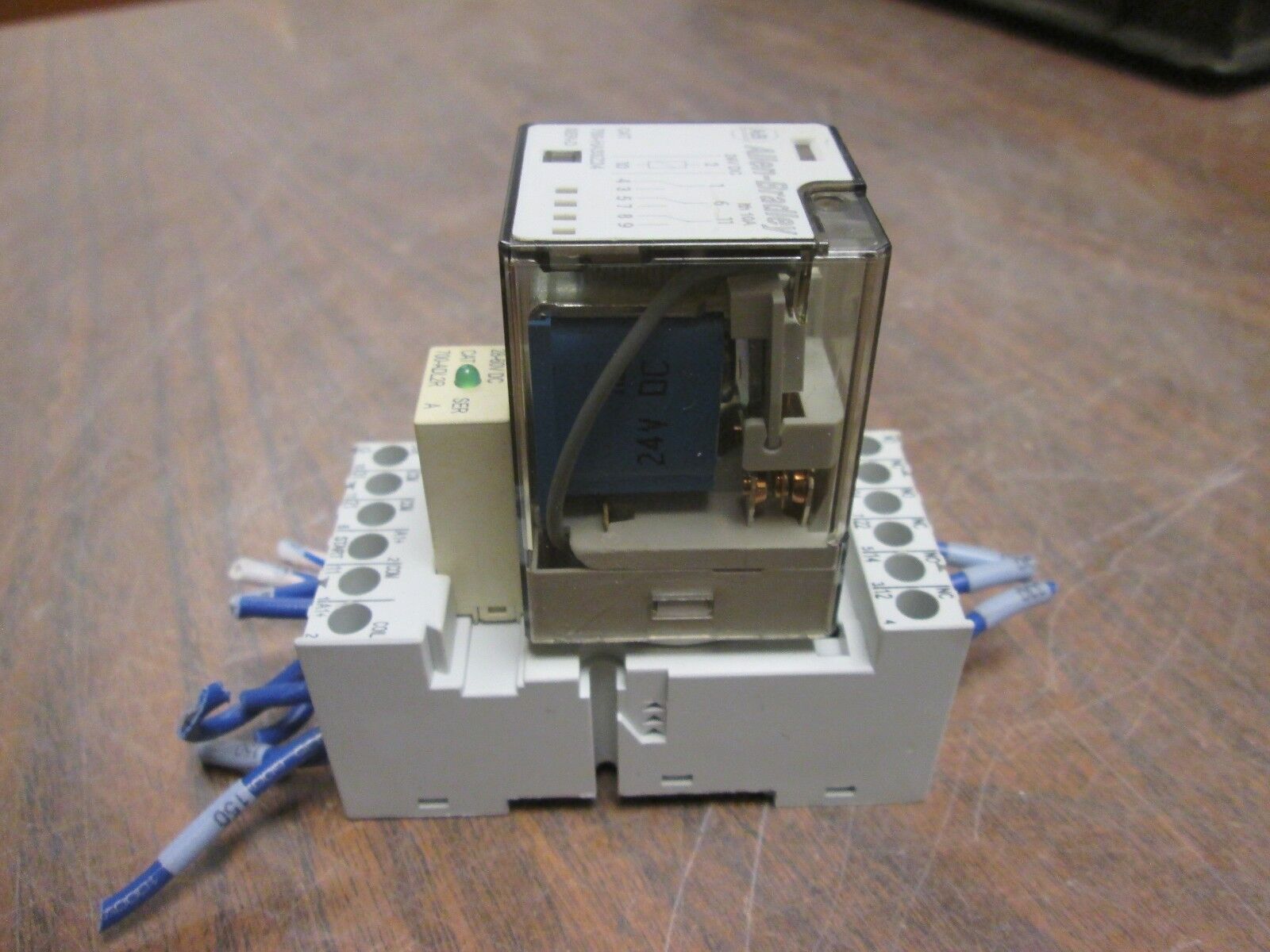 Allen-Bradley Relay 700-HA33Z24 24VDC Coil w/ Base Used
