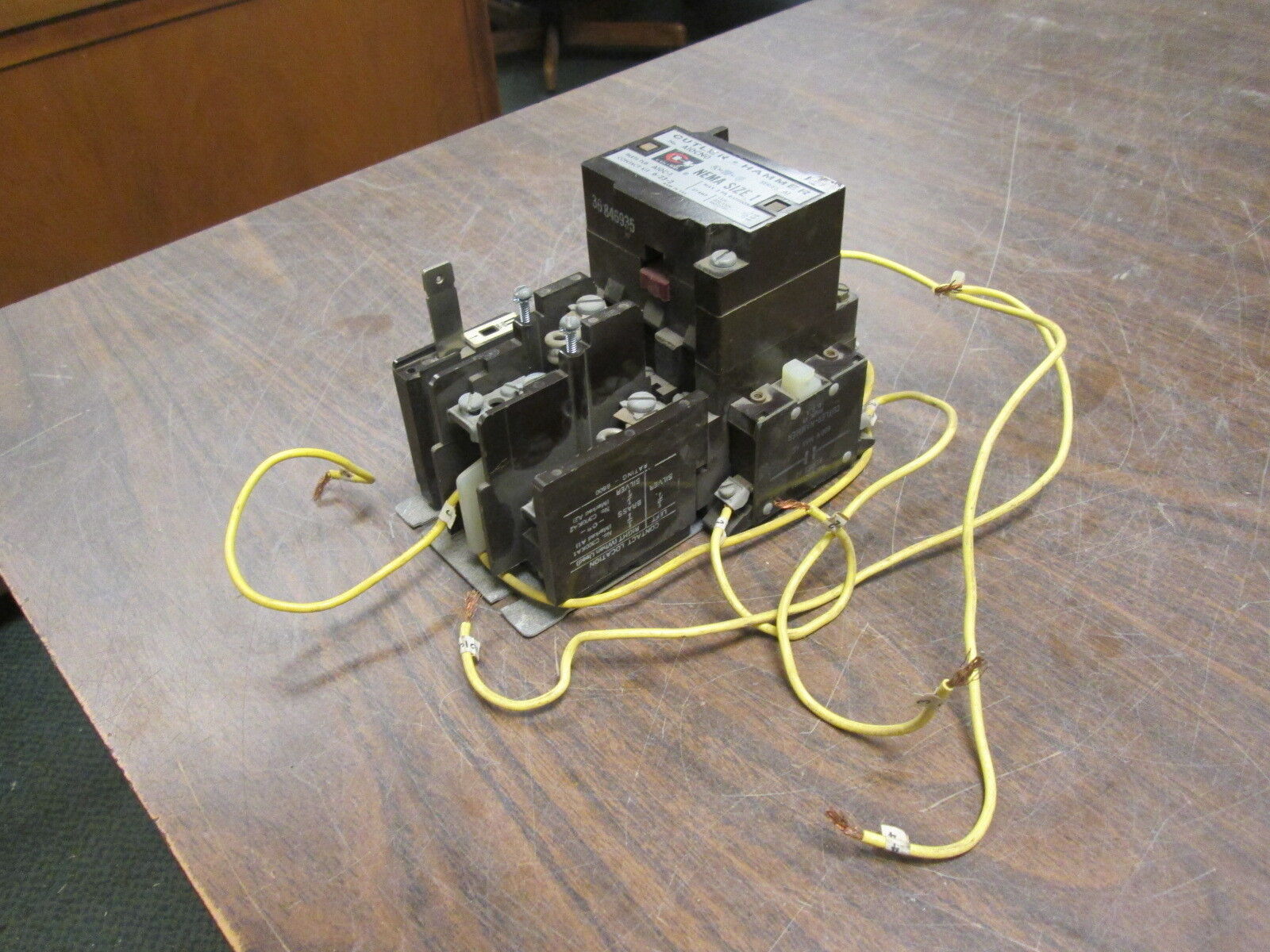 Cutler-Hammer Size 1 Starter A10CN0 120V Coil 27A *Missing Reset Button* Used