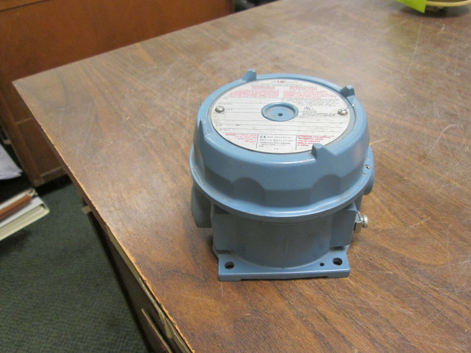 United Electric Explosion Proof Pressure Switch J120-361 9836 20-300PSI 15A Used