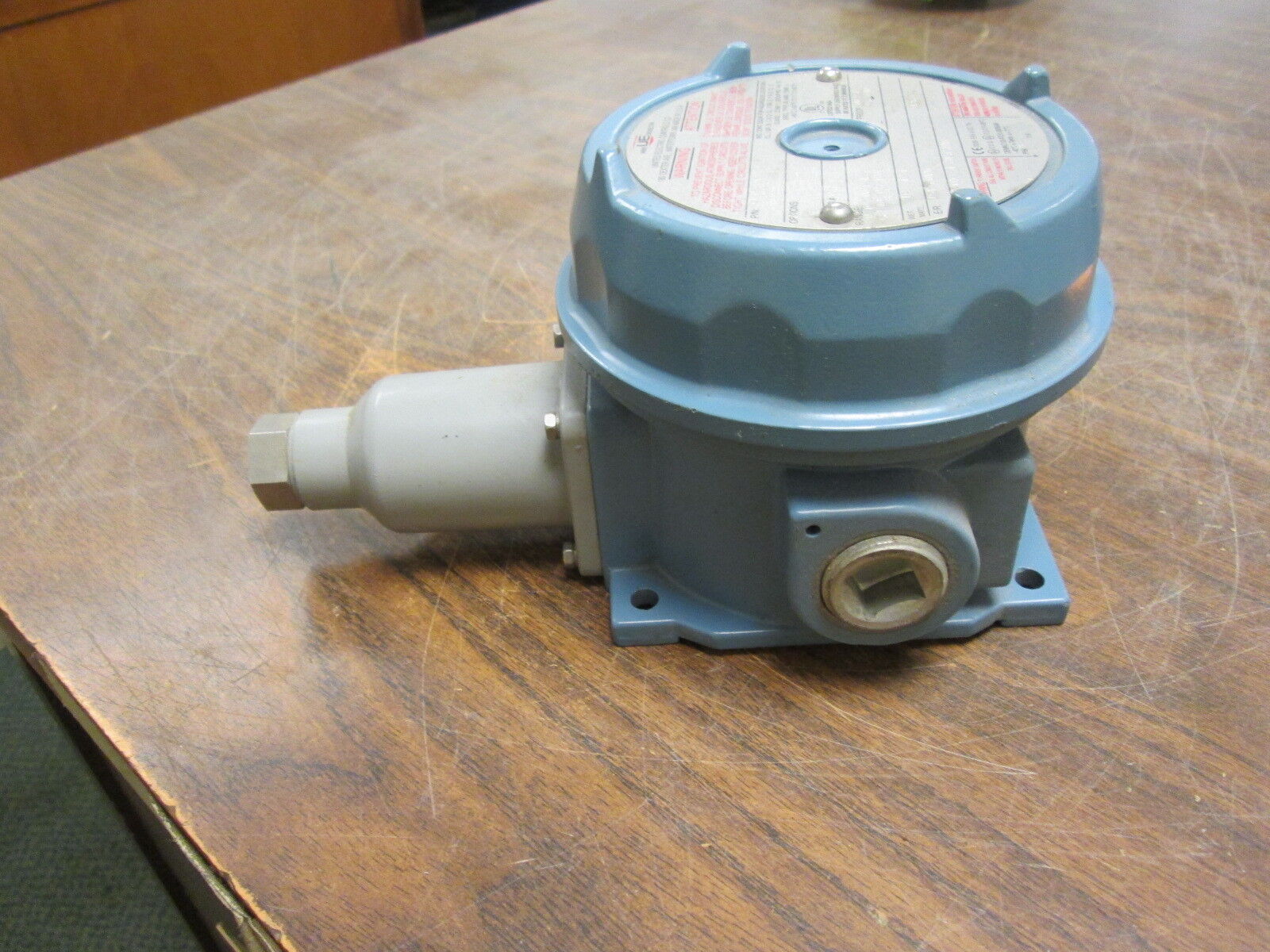 United Electric Explosion Proof Pressure Switch J120-361 9836 20-300PSI 15A Used