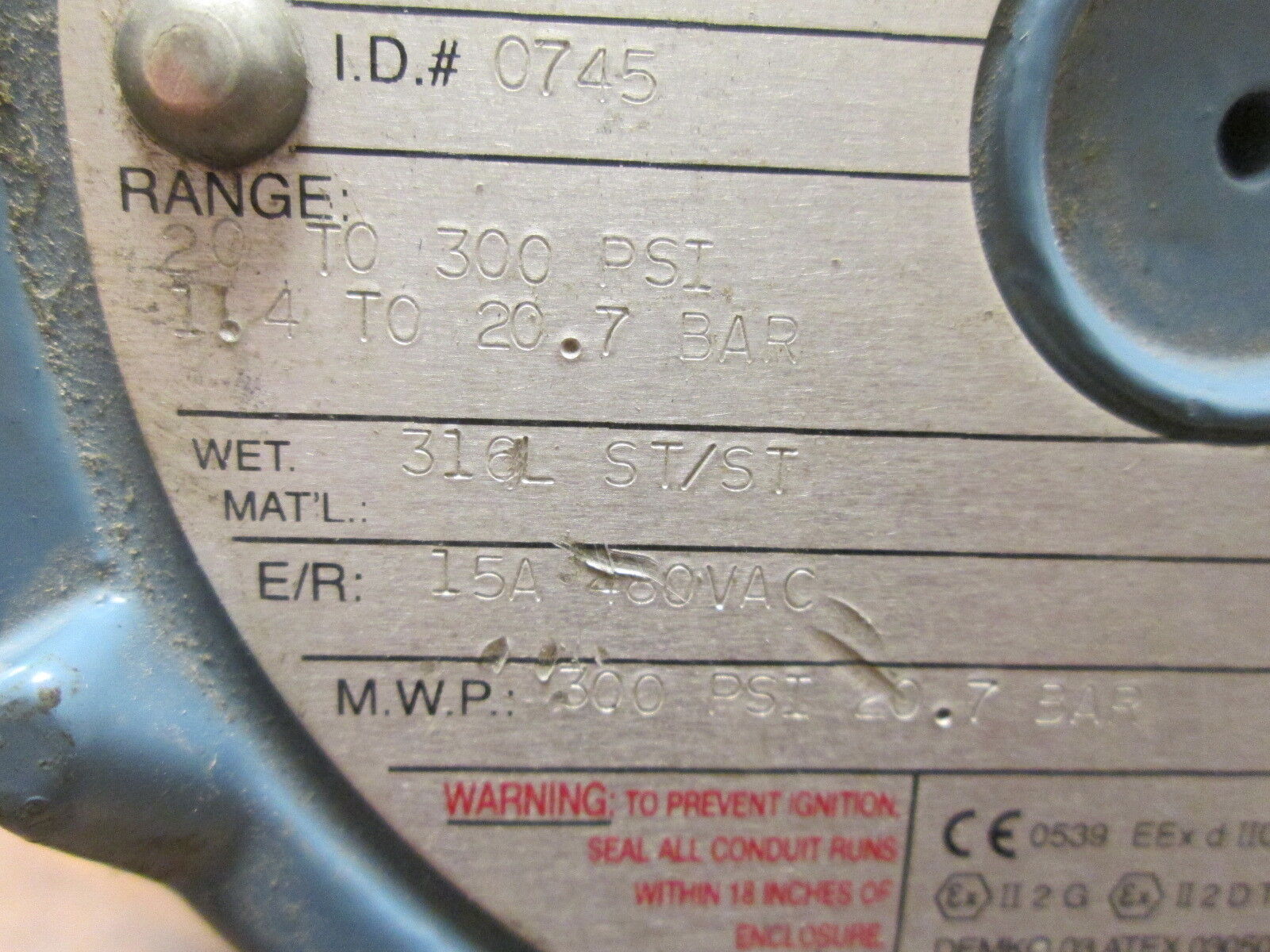 United Electric Explosion Proof Pressure Switch J120-361 9836 20-300PSI 15A Used