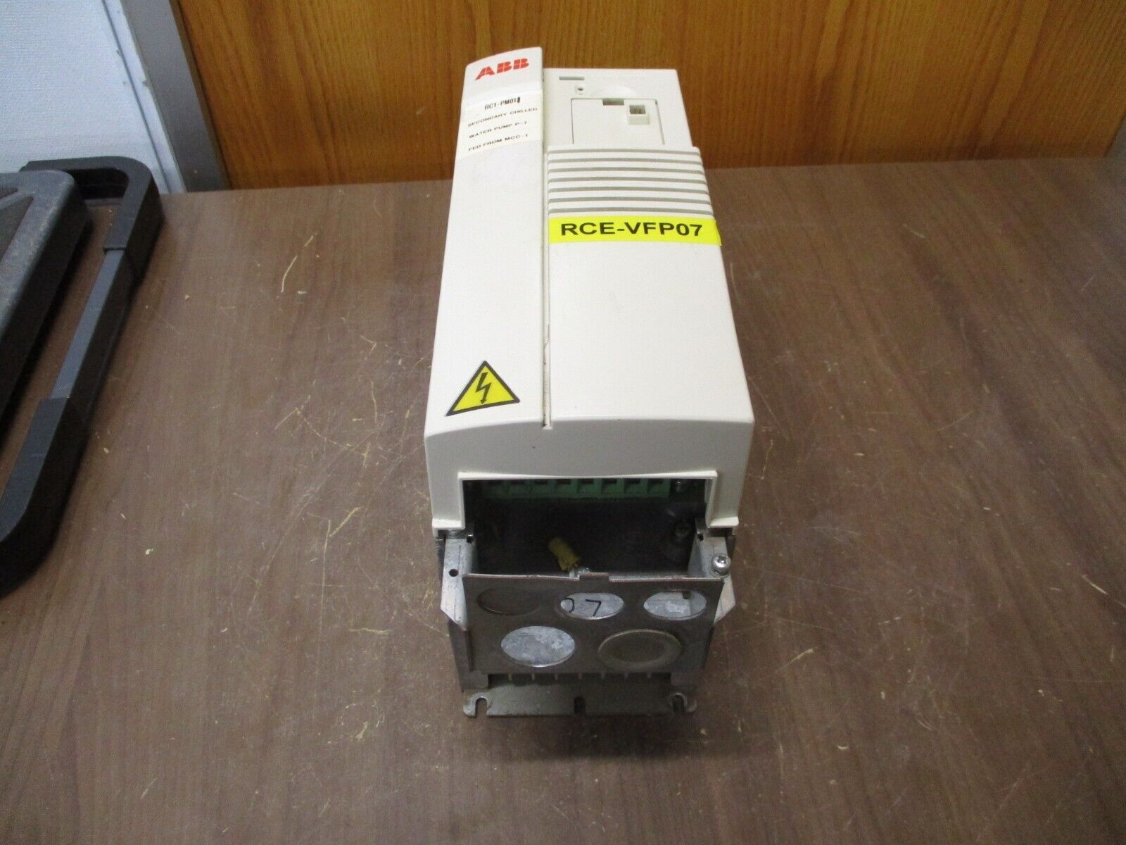 ABB ACH401 AC Drive ACH401600632 7.5HP 3Ph *No Keypad* *No Terminal Cover* Used
