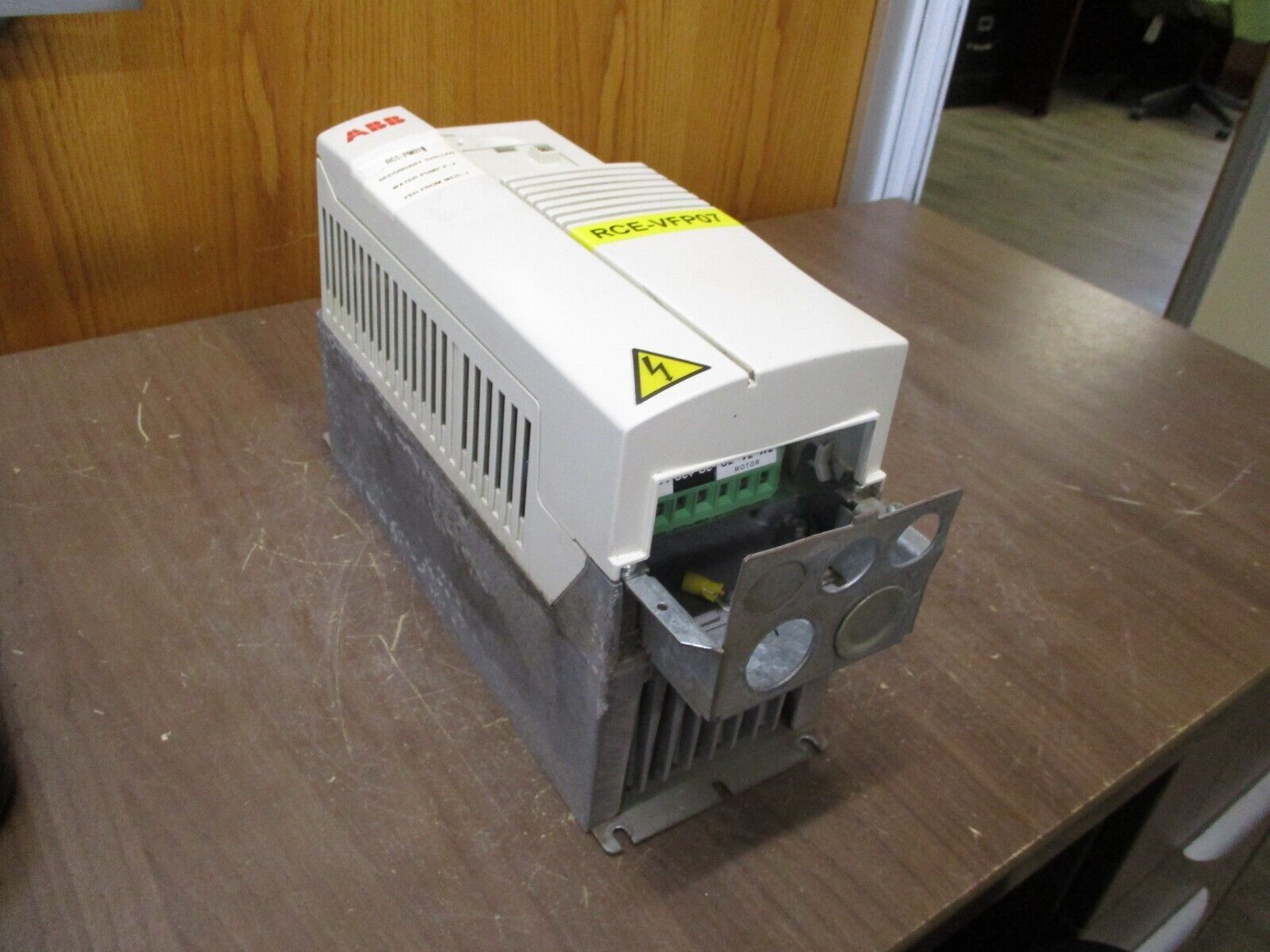 ABB ACH401 AC Drive ACH401600632 7.5HP 3Ph *No Keypad* *No Terminal Cover* Used