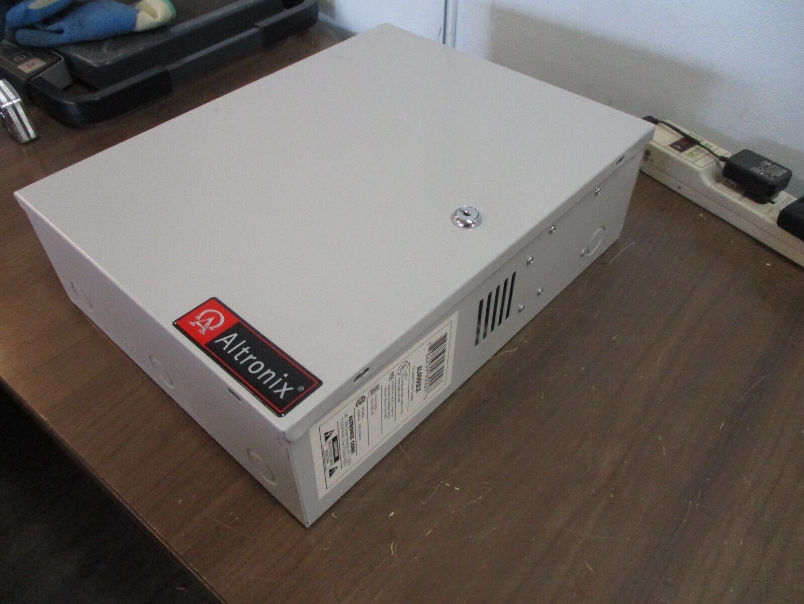 Altronix Power Supply / Charger AL400ULX 12/24VDC Used
