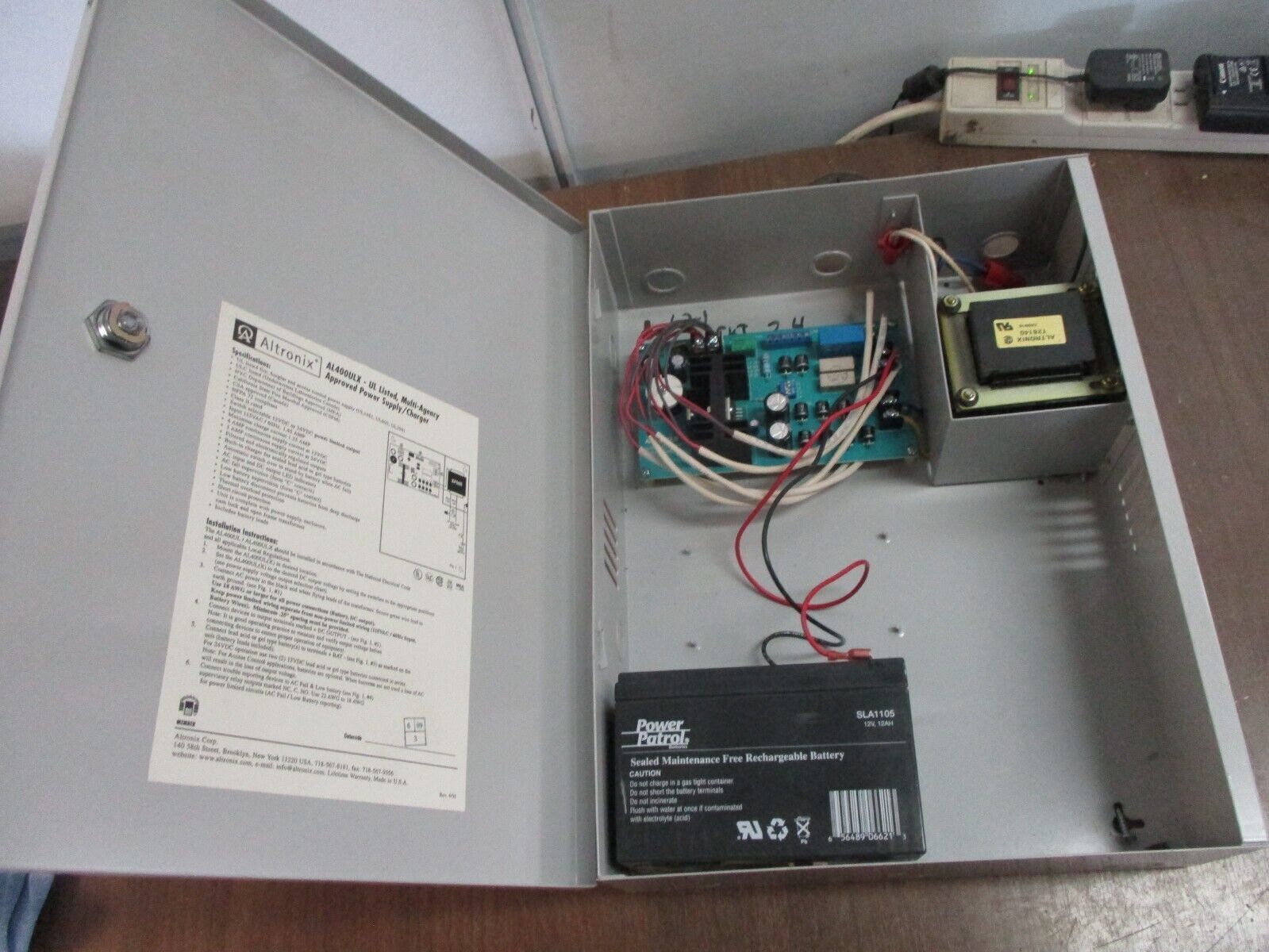 Altronix Power Supply / Charger AL400ULX 12/24VDC Used