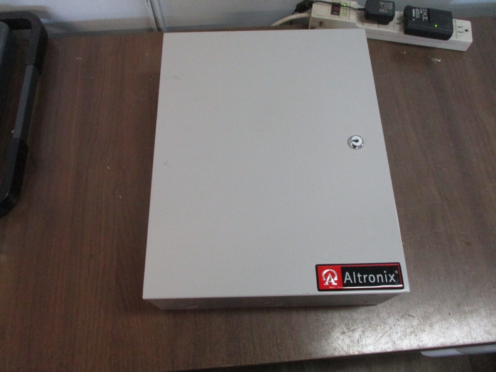 Altronix Power Supply / Charger AL400ULX 12/24VDC Used