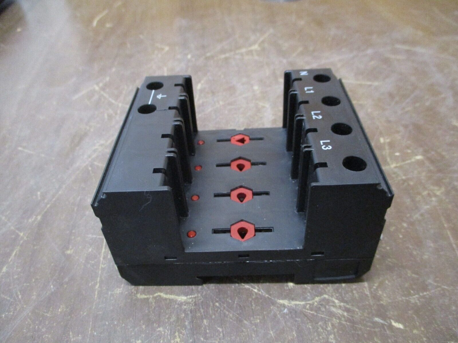Phoenix Contact Surge Arrester Base VAL-MS 120/3+1/FM-UD Used