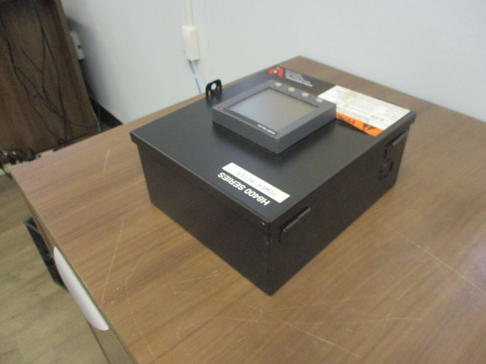 Veris H8400 Series Power Meter H8437VB System: 208VAC Used