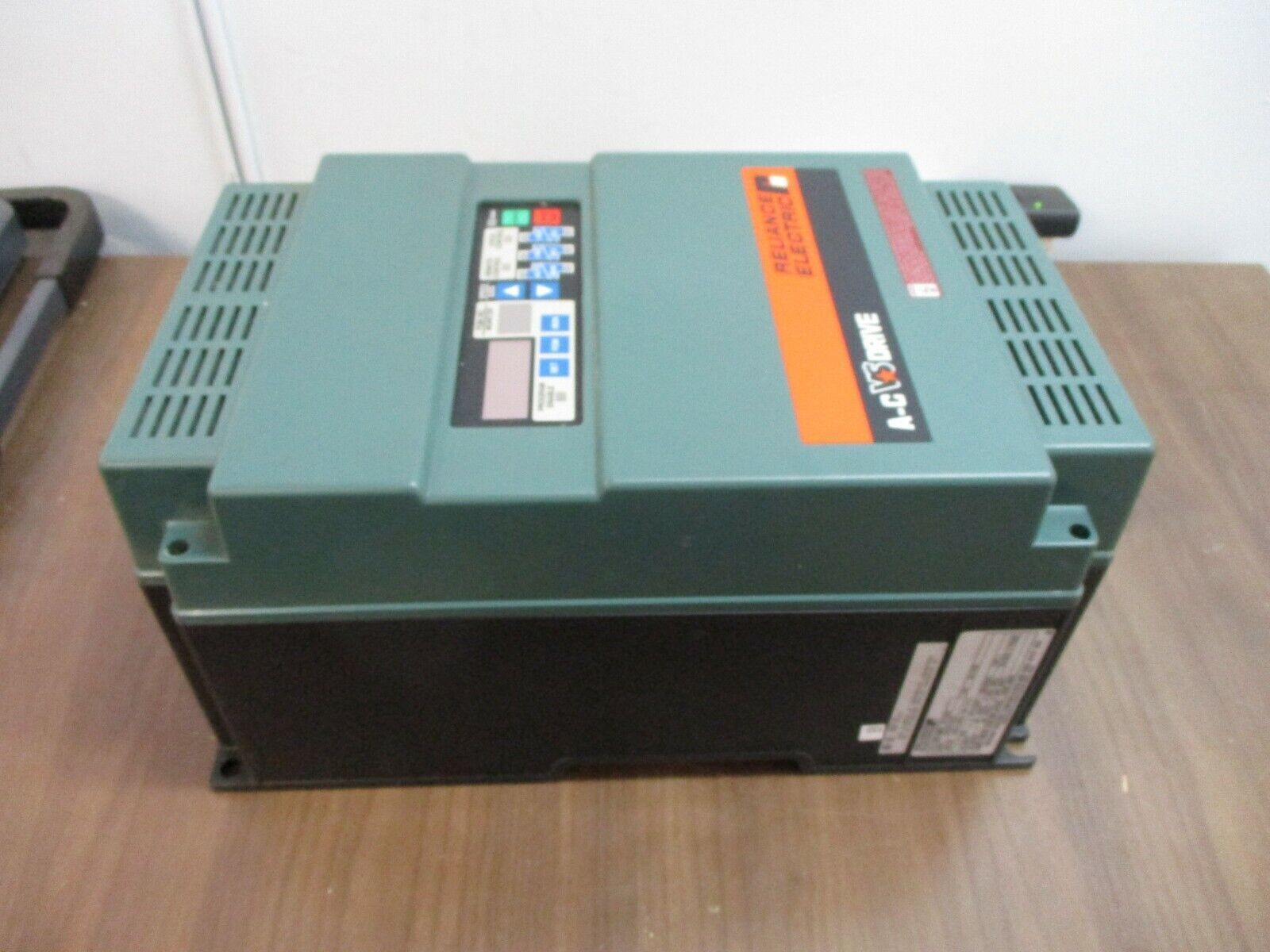 Reliance GP-2000 AC VS Drive 2GU41002 2 HP 3Ph Used
