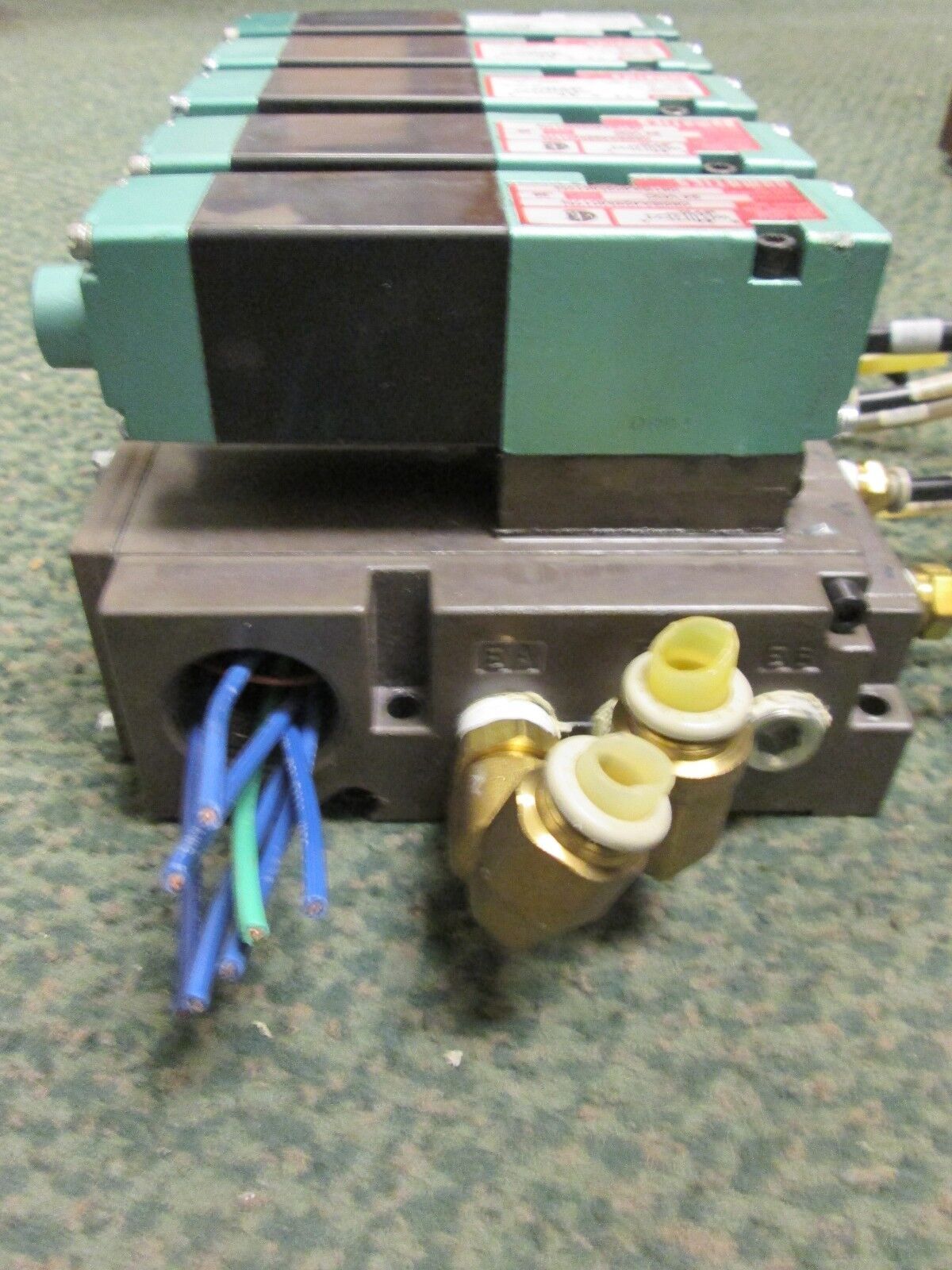Numatics Valves w/ Base 150 PSIG-AIR (1) 225-369 (4) 225-369B 5 valves Used