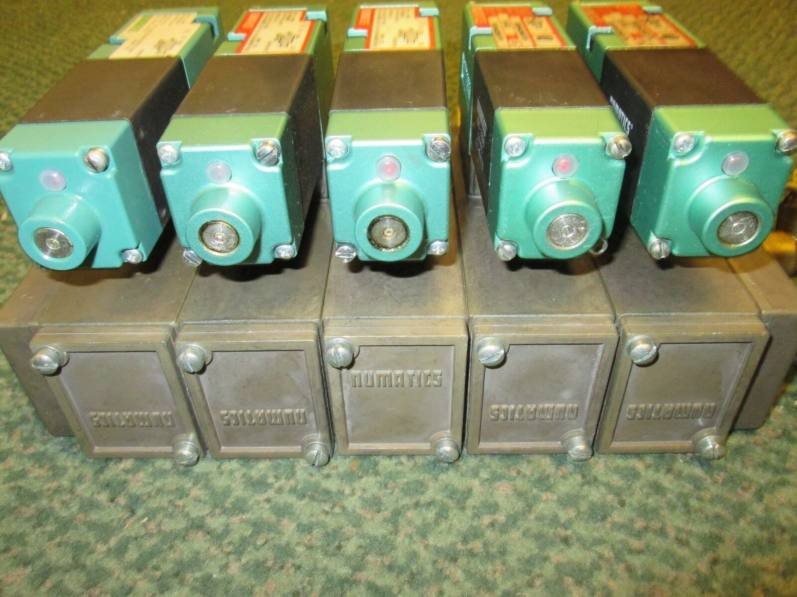 Numatics Valves w/ Base 150 PSIG-AIR (1) 225-369 (4) 225-369B 5 valves Used