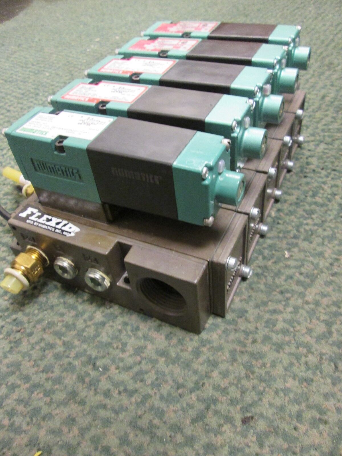 Numatics Valves w/ Base 150 PSIG-AIR (1) 225-369 (4) 225-369B 5 valves Used
