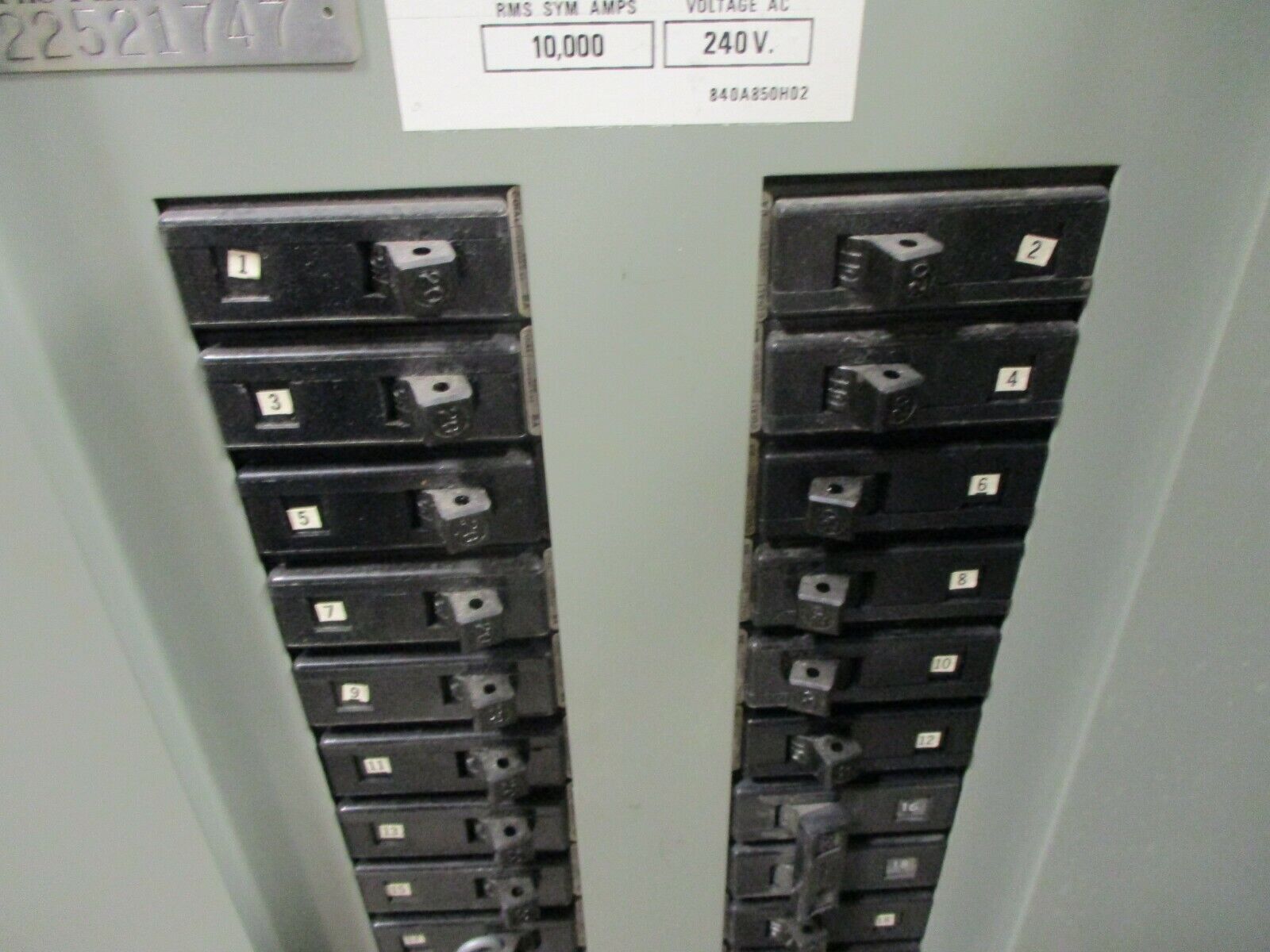Westinghouse Main Breaker Circuit Breaker Panel MF-32229 225A Max 120/208 3Ph 4W