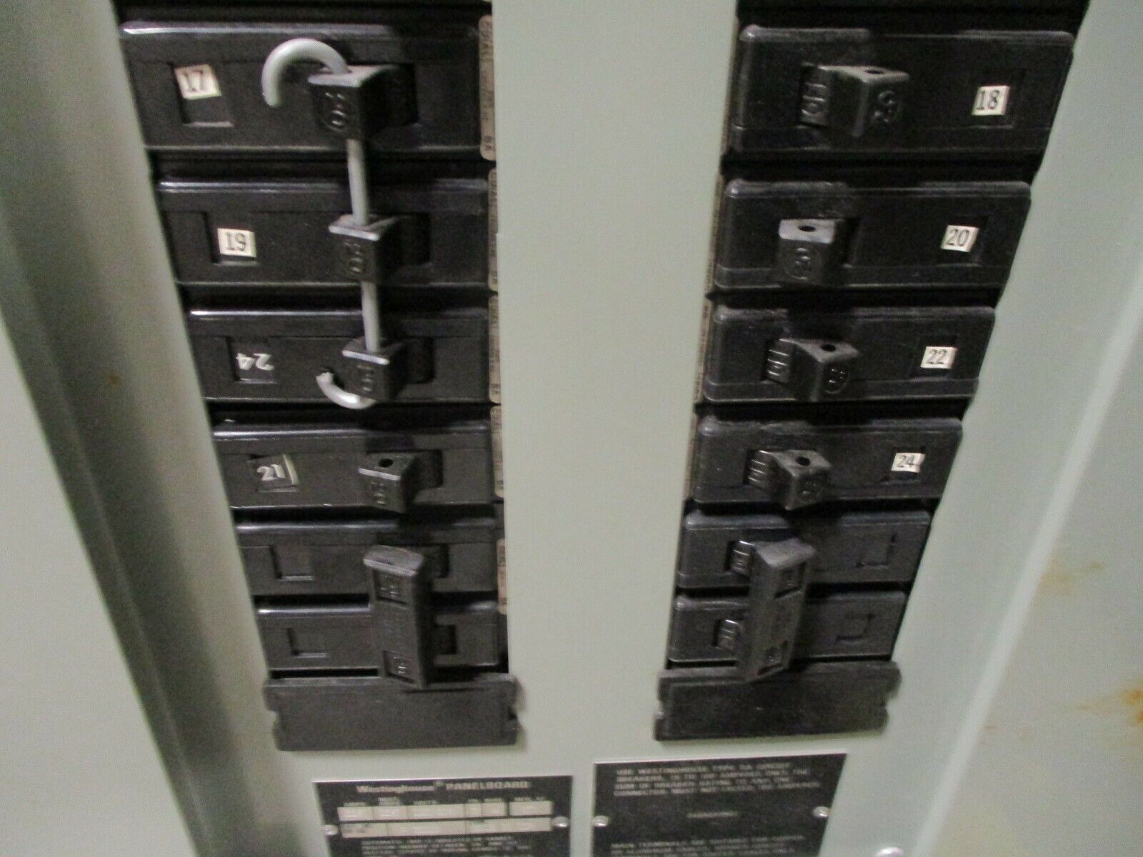 Westinghouse Main Breaker Circuit Breaker Panel MF-32229 225A Max 120/208 3Ph 4W