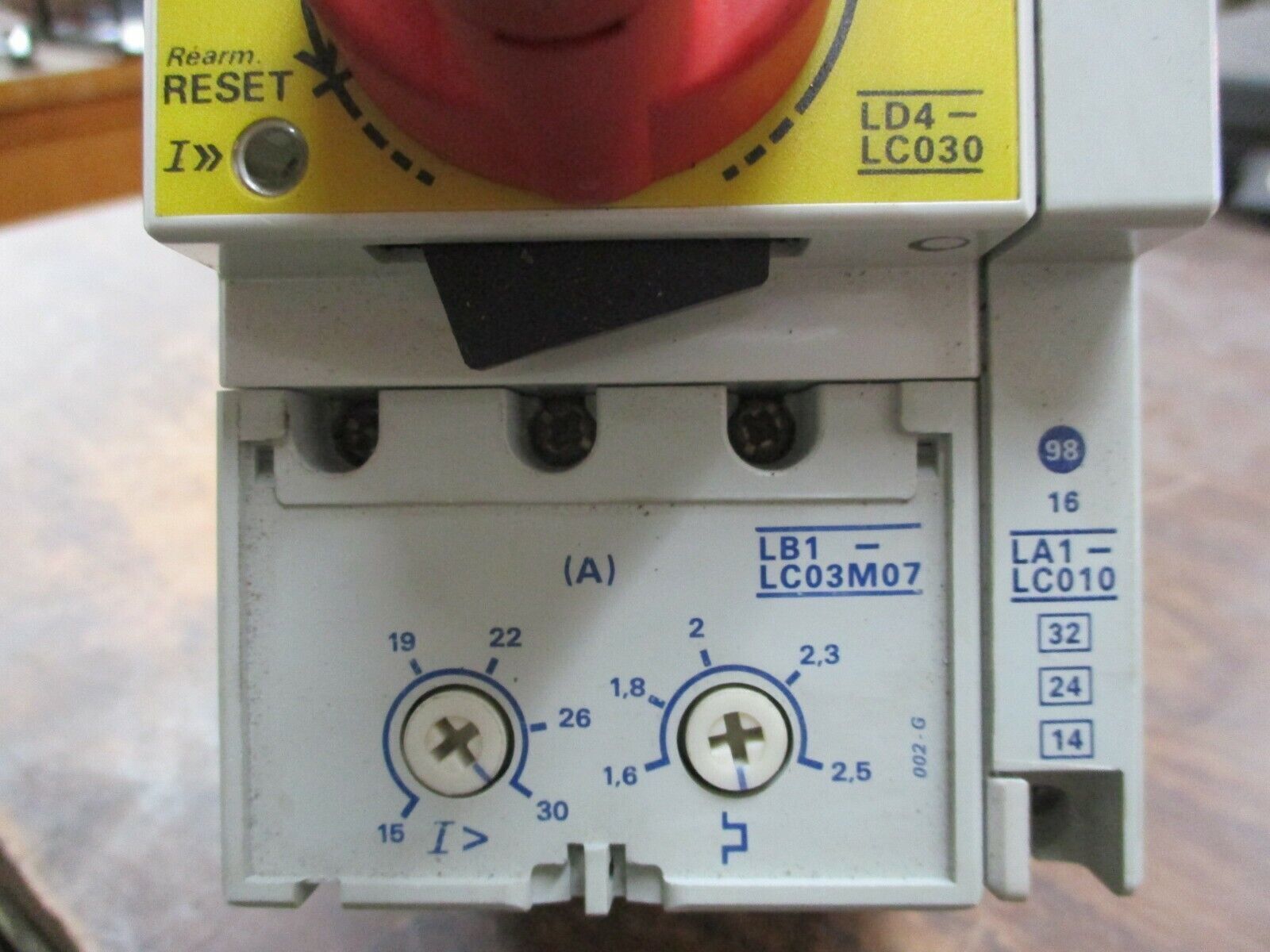 Telemecanique Integral 32 Combination Motor Starter LD4-LC.30./LB1-LC03M07 Used