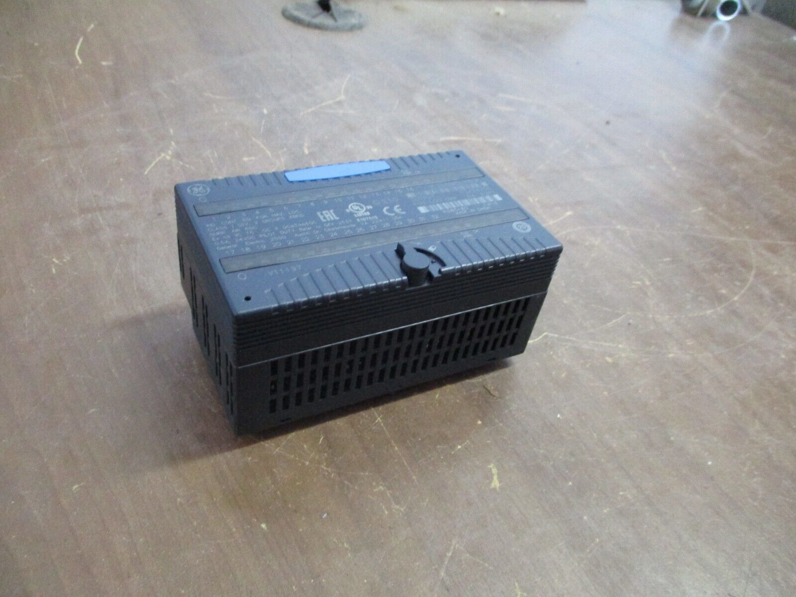 GE VersaMax Discrete Output Positive Logic Module IC200MDL750K 12/24VDC 32PT