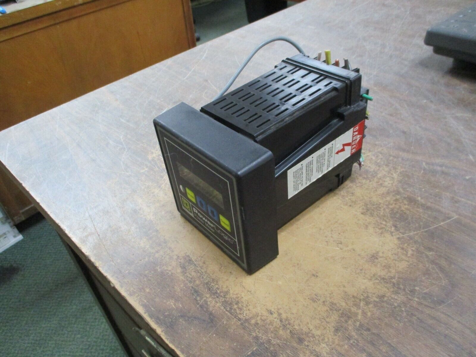 Square D PowerLogic Power Meter w/ Display 3020 PM-620 / 3020 PMD-32 Used