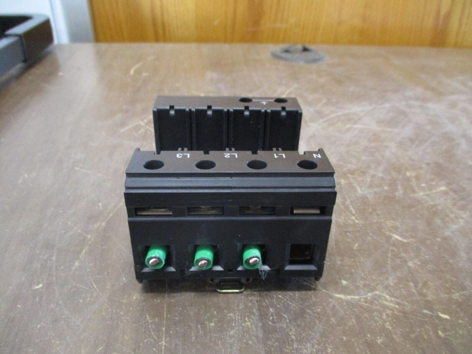 Phoenix Contact Surge Arrester Base VAL-MS 320/3+1/FM-UD Used