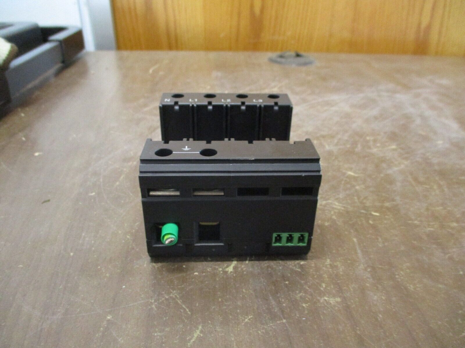 Phoenix Contact Surge Arrester Base VAL-MS 320/3+1/FM-UD Used