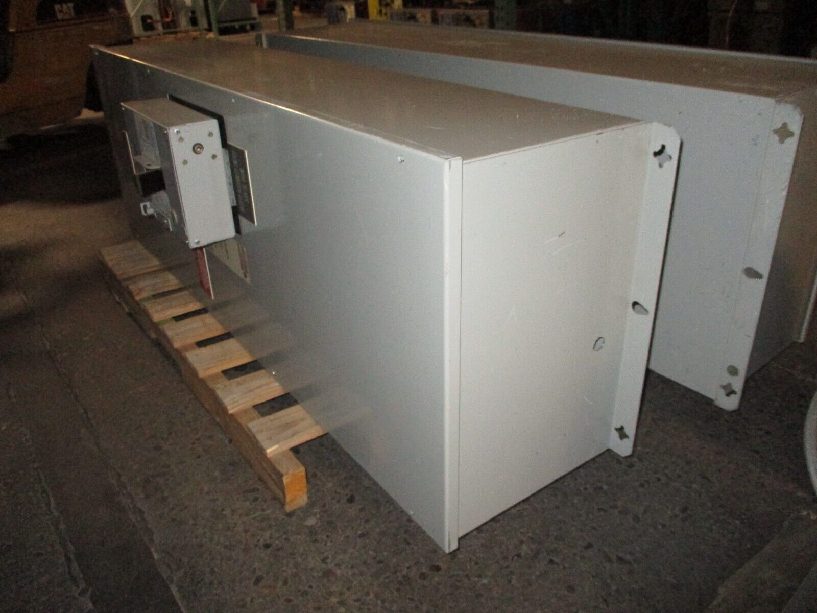 Cutler-Hammer Enclosed Circuit Breaker NBDC31000MW 1000A 600VDC 3P Used