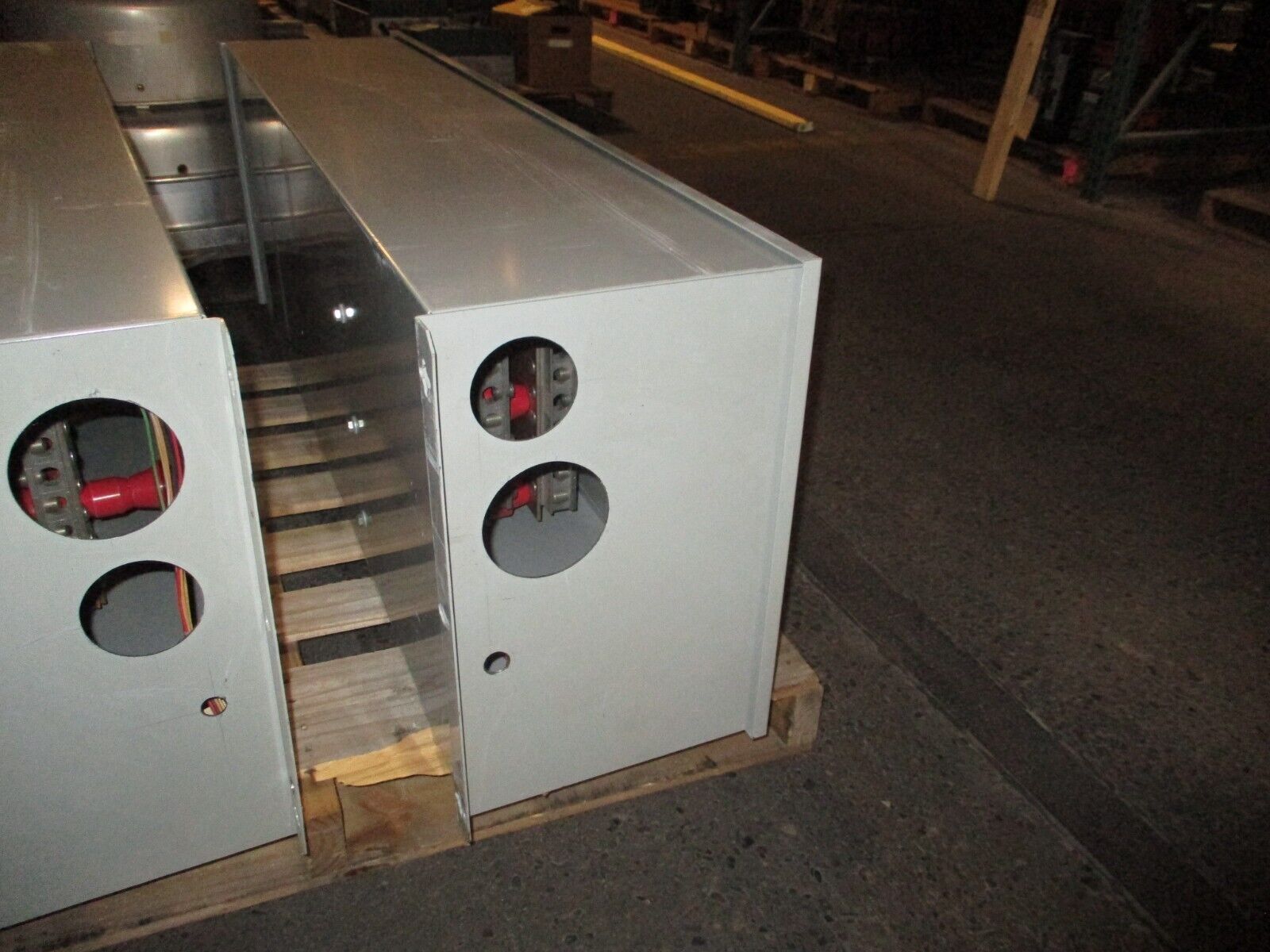 Cutler-Hammer Enclosed Circuit Breaker NBDC31000MW 1000A 600VDC 3P Used