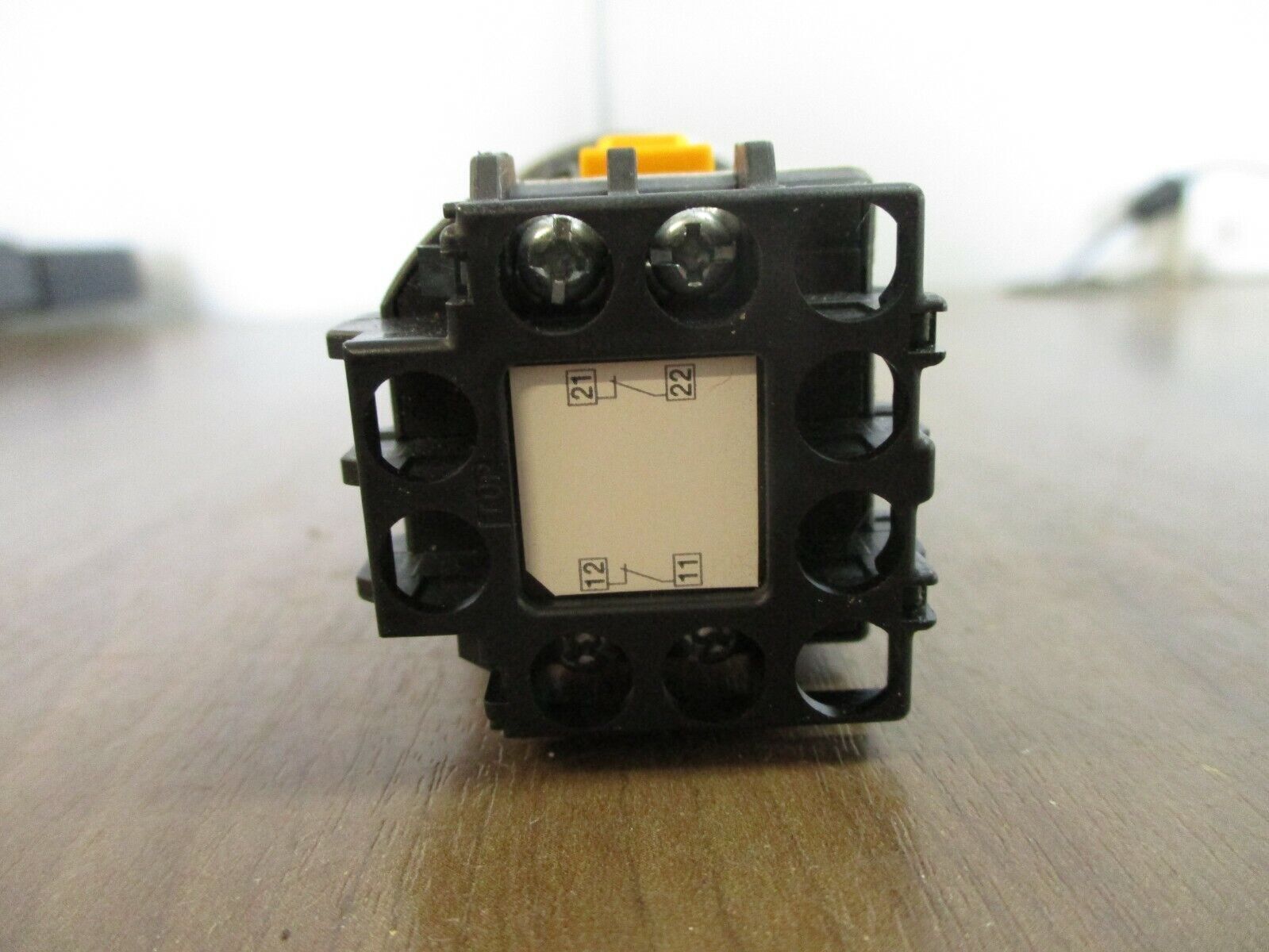 IDEC E-Stop Push Button XN4E-BL 250VAC 1.5A 30VDC 1.0A Used