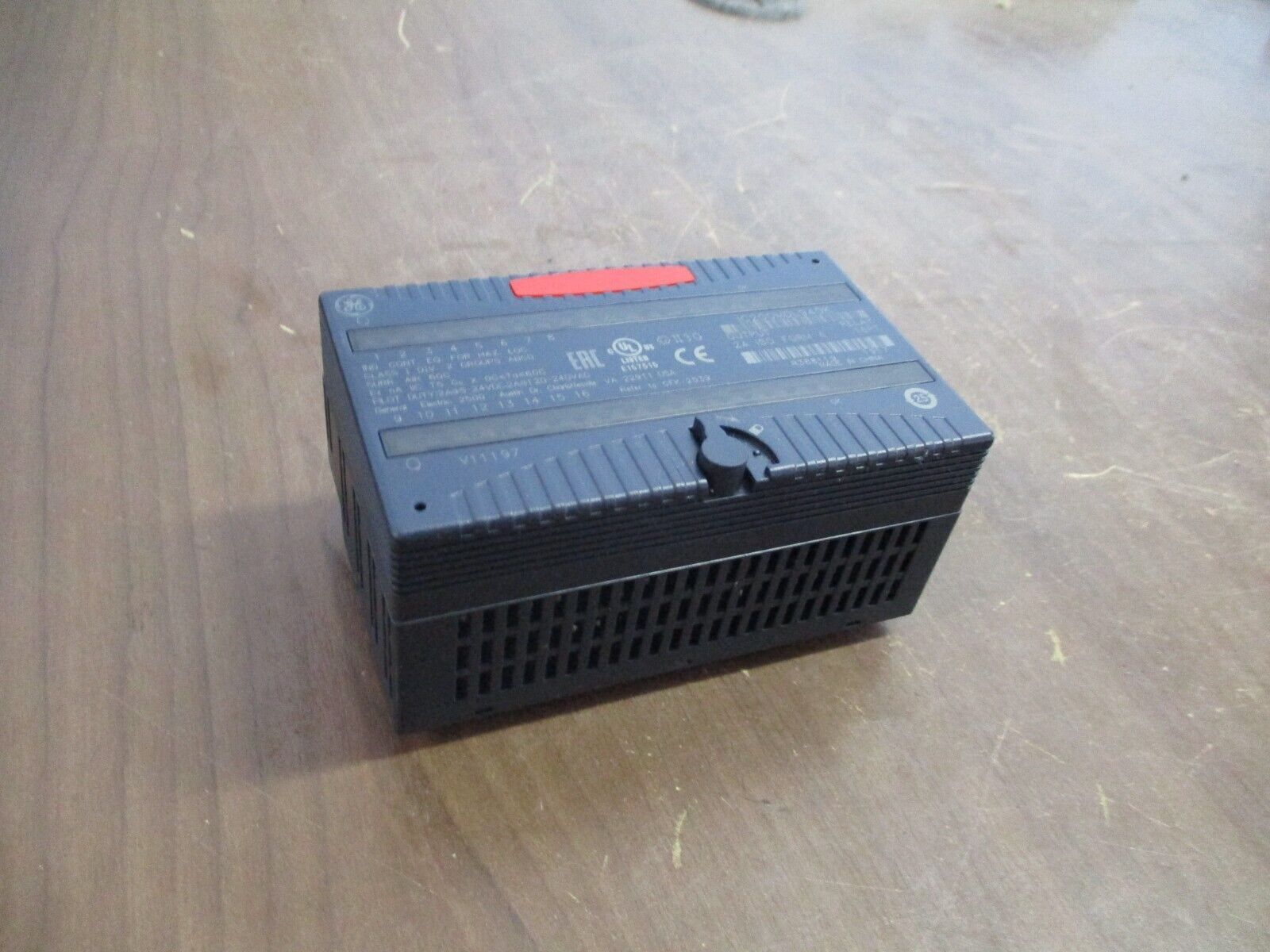 GE VersaMax Isolated Relay Output Module IC200MDL940K 16PT Used