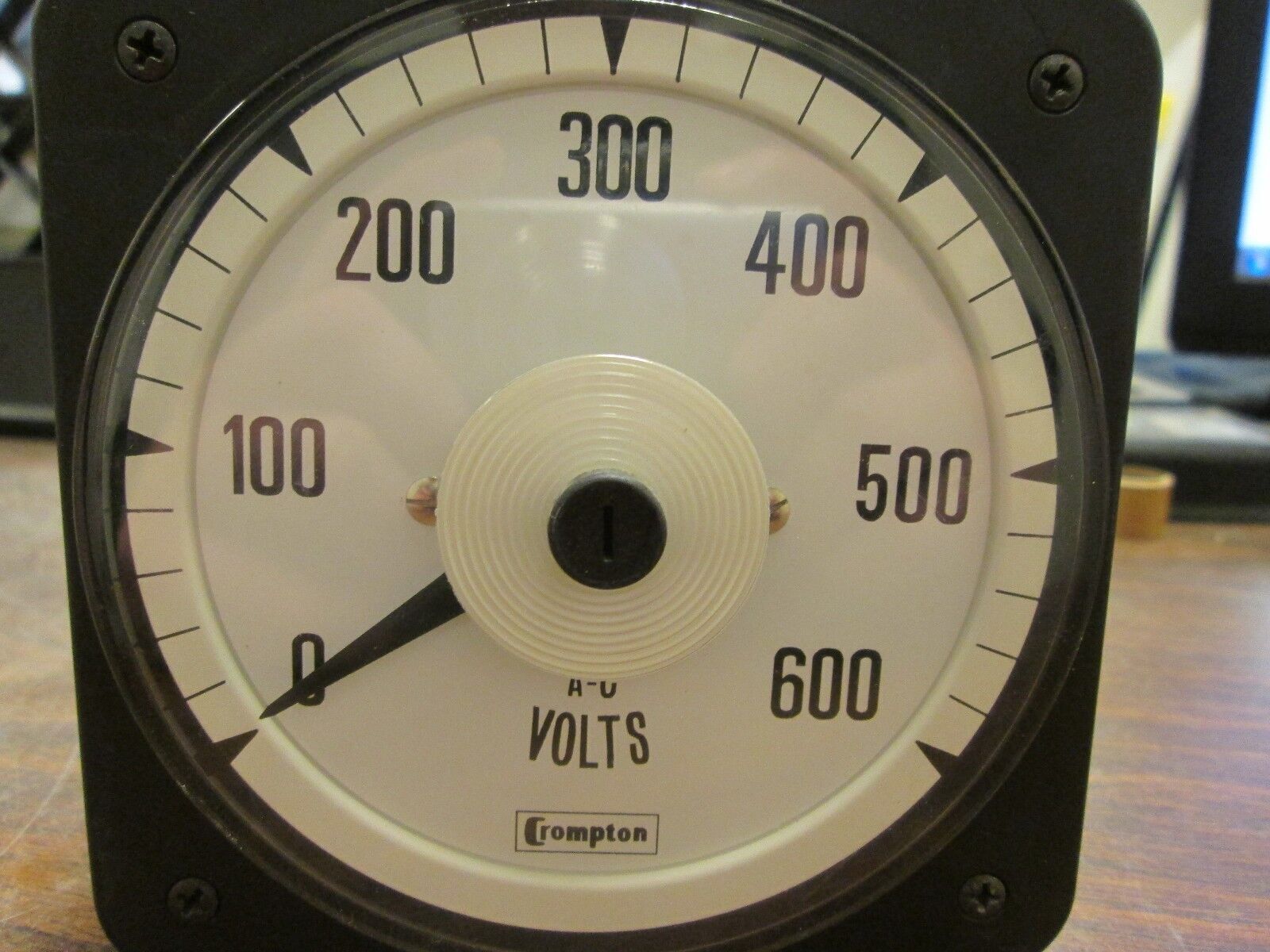 Crompton AC Voltmeter 077-05GA-RSSJ-C6 0/250VAC Range:0-600V Used