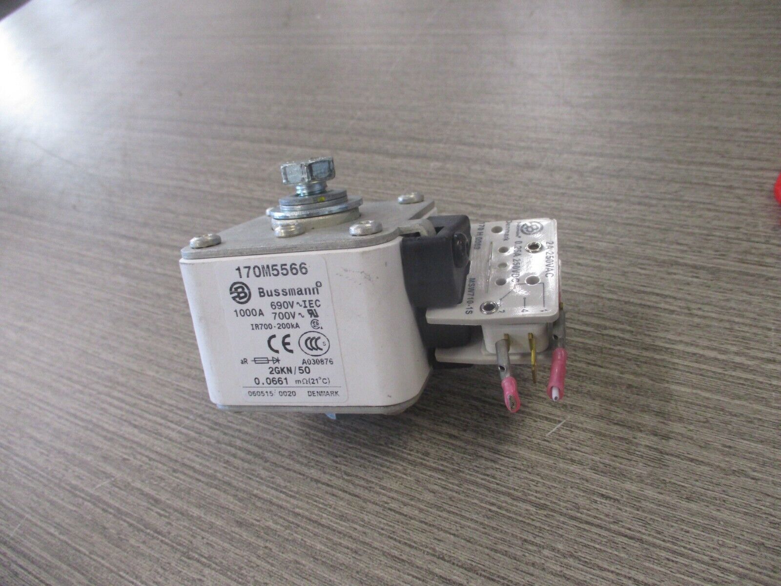 Bussmann Fuse 170M5566 1000A 700V W/Terminal Screw Used