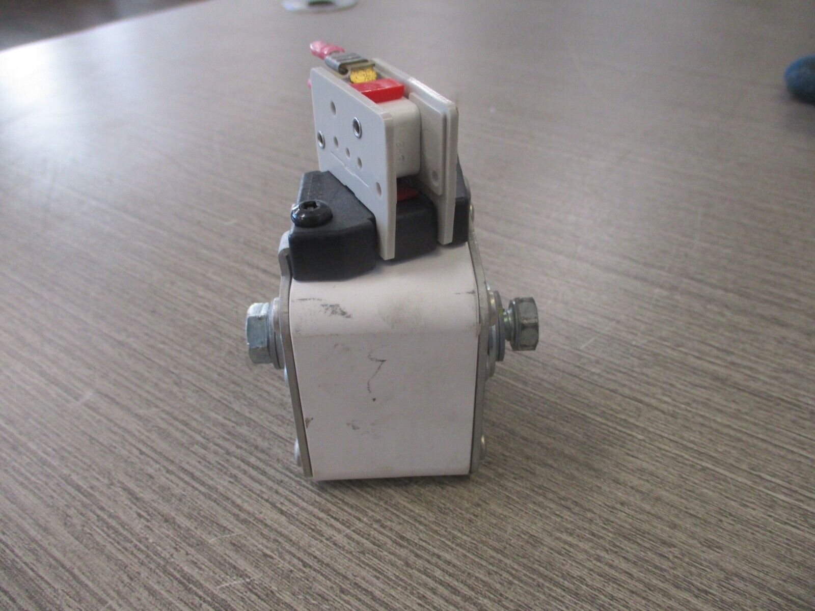 Bussmann Fuse 170M5566 1000A 700V W/Terminal Screw Used