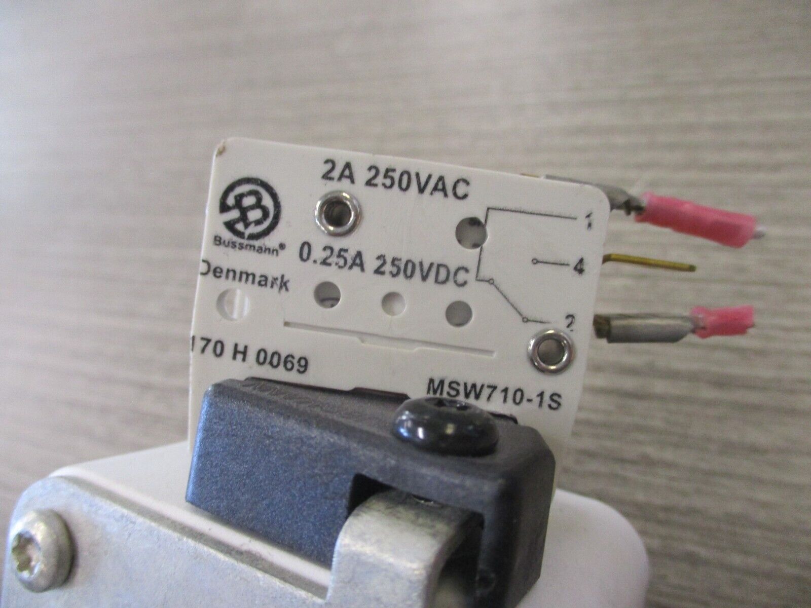 Bussmann Fuse 170M5566 1000A 700V W/Terminal Screw Used