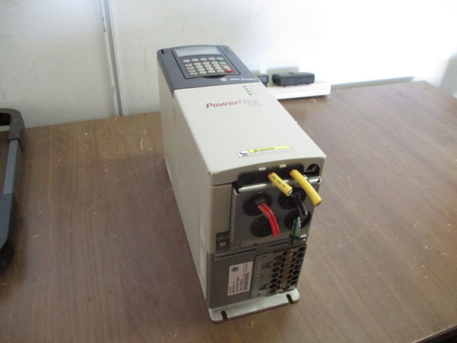 Allen-Bradley PowerFlex 700 AC Drive 20BD3P4A0AYNAND0 2HP 3Ph w/ Keypad Used
