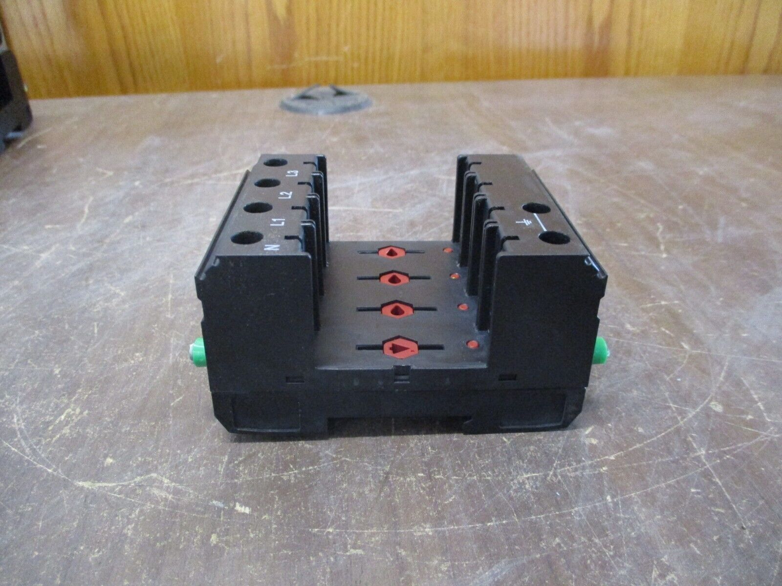 Phoenix Contact Surge Arrester Base VAL-MS 120/3+1/FM-UD Used