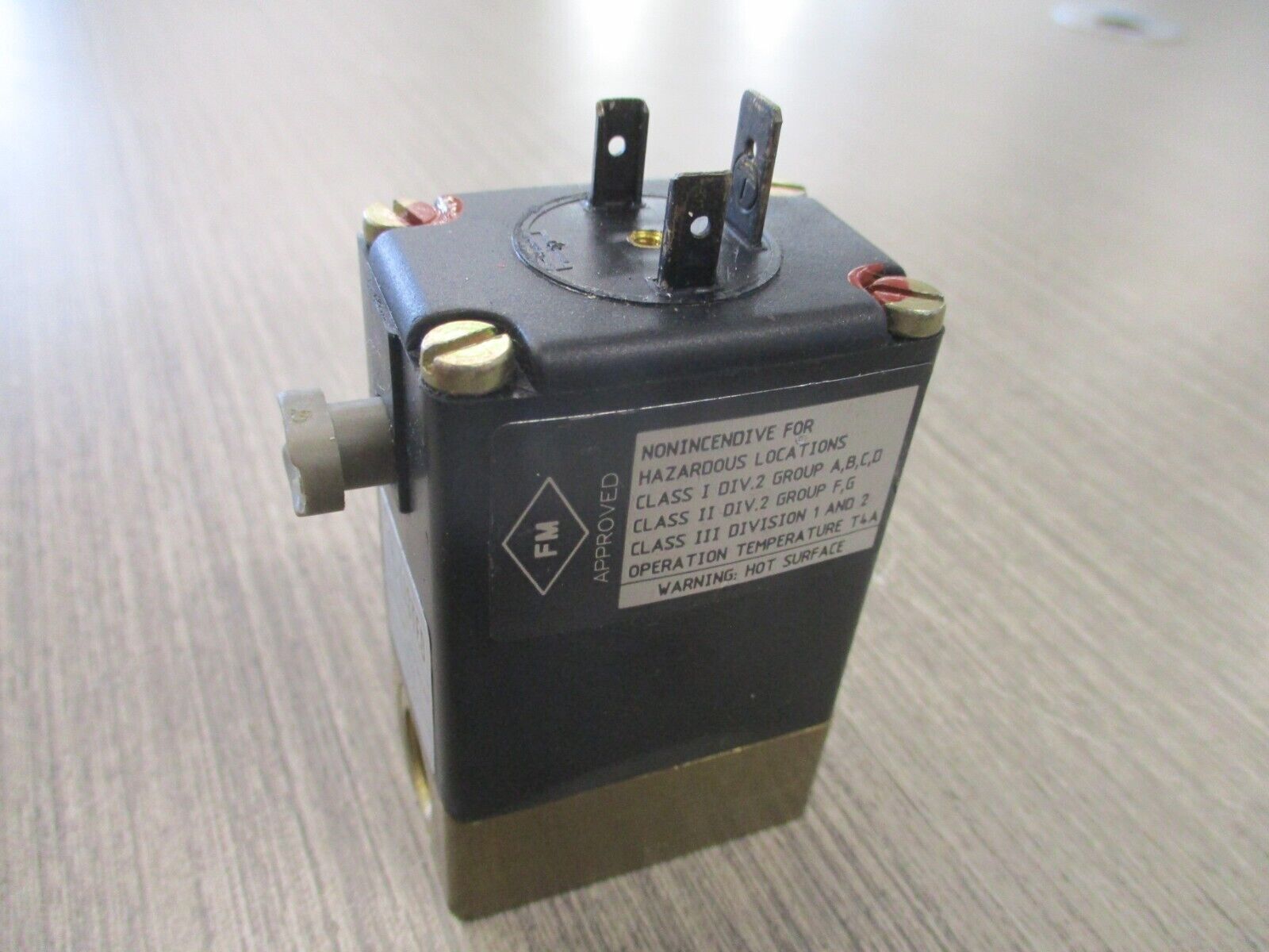 Burkert Solenoid Valve 0330 C 1/8 24VDC Used