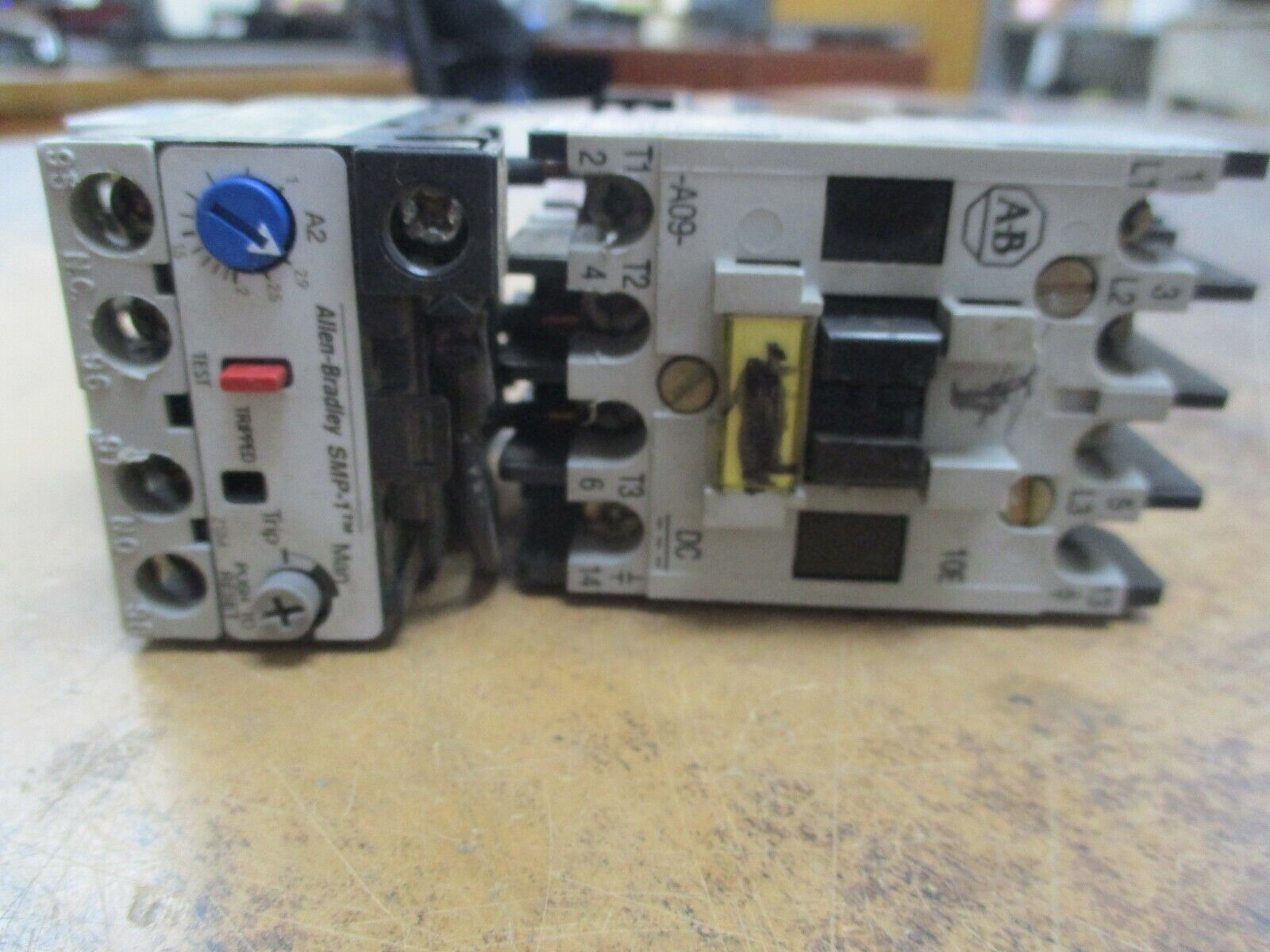 Allen-Bradley Starter 100-A09NZ*3/193-A1D1 24VDC Coil 9A 600V Trip:1.0-2.9A Used