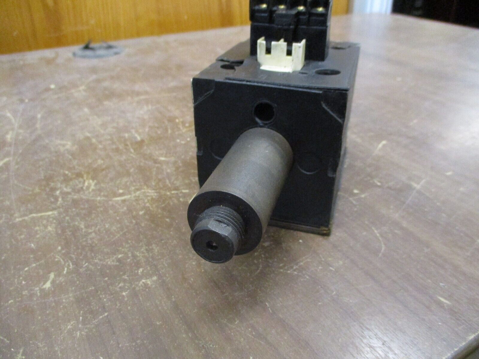 Vickers Double A Directional Control Valve QF-5-TT-10A3-TSP 1000PSI Used
